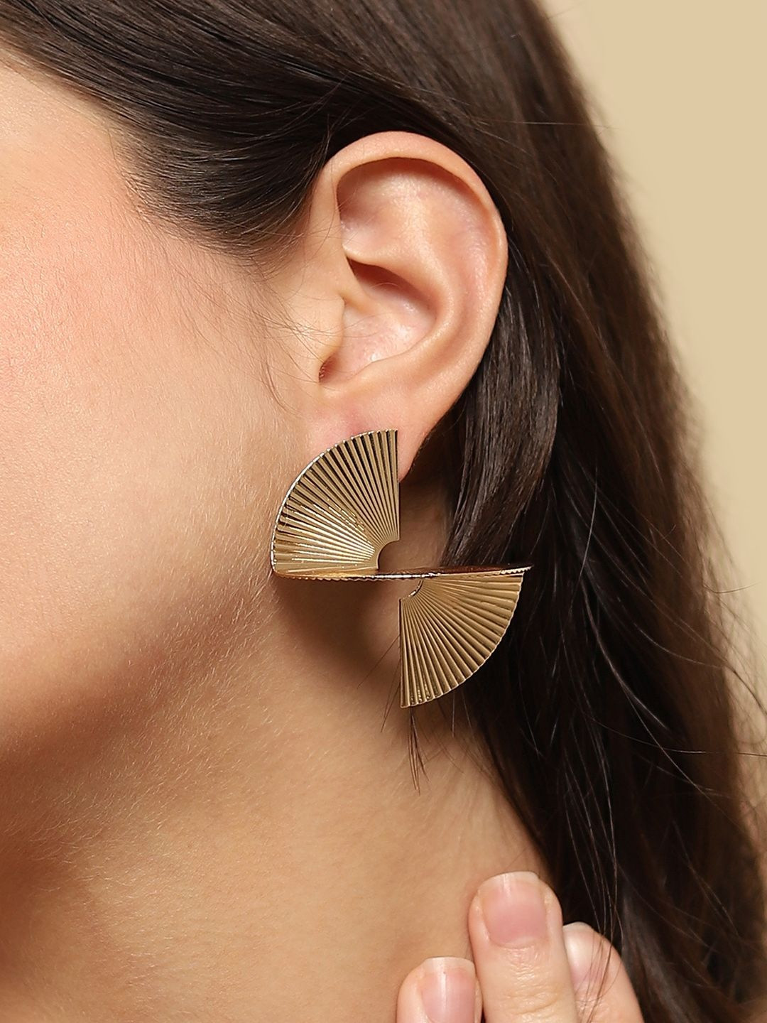 SOHI Gold Plated Designer Stud