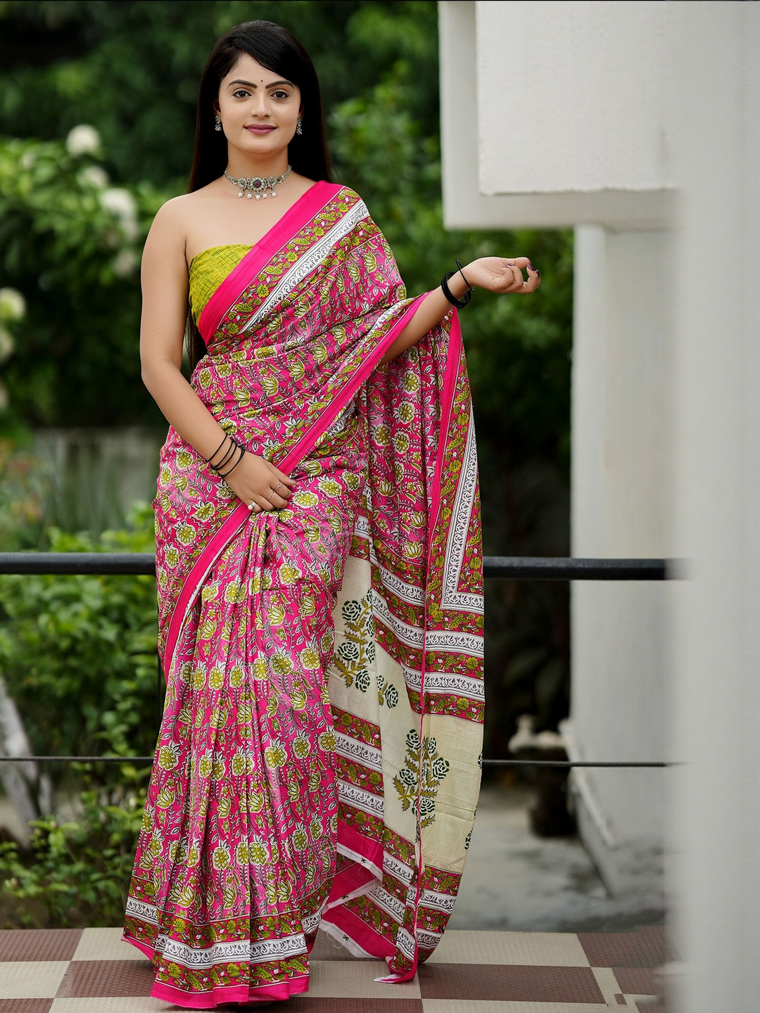 Anouk Women Pink & Green Batik Printed Cotton Saree