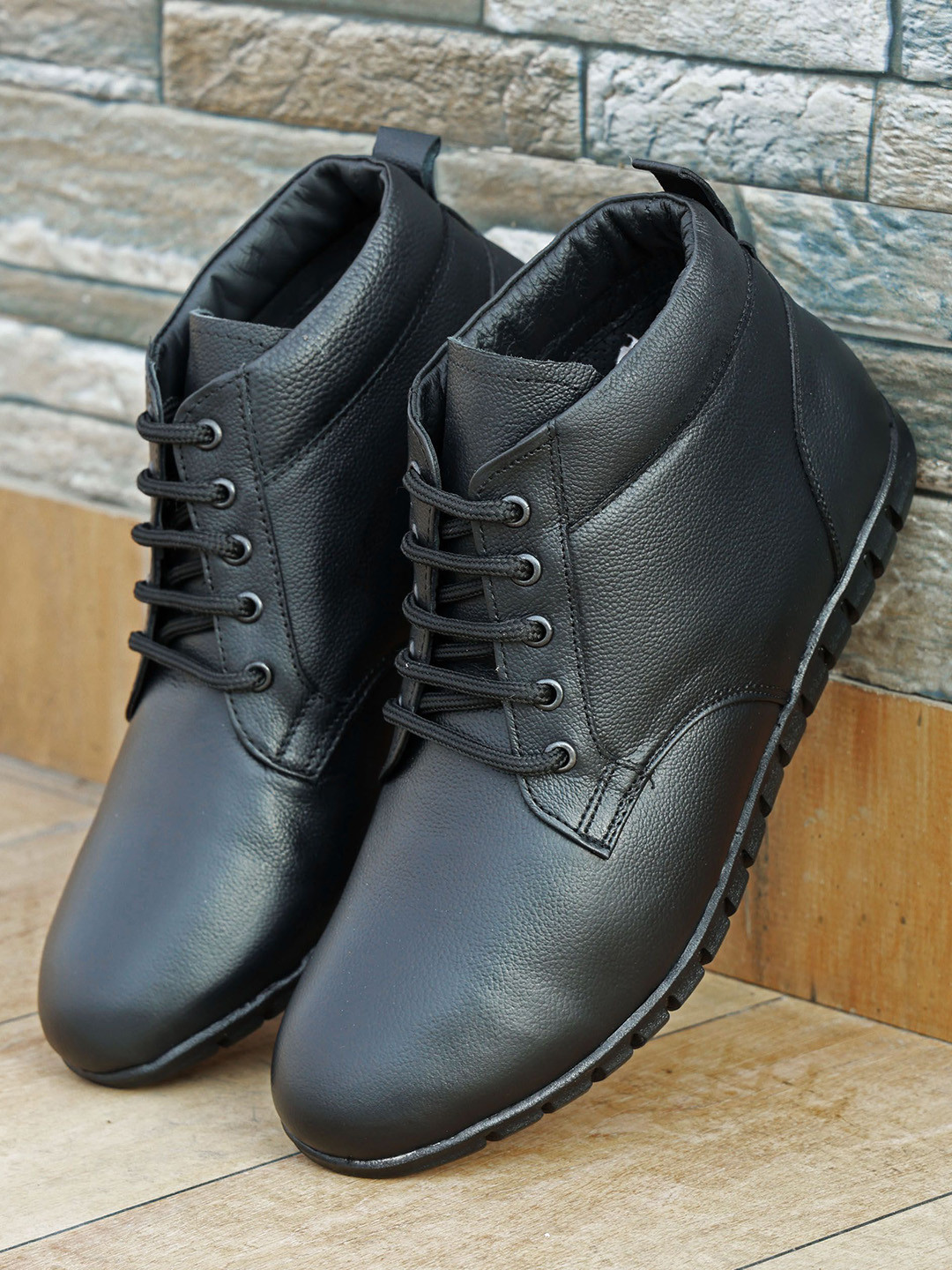 Celtic Men Textured Round Toe Leather Boots