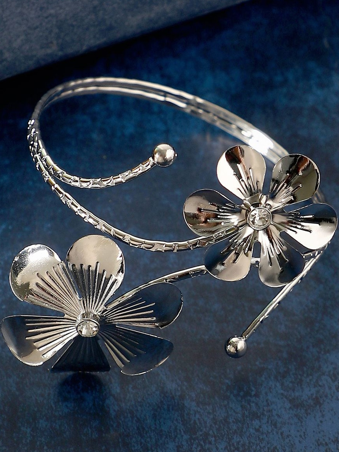 SOHI Women Silver-Plated Armlet Bracelet