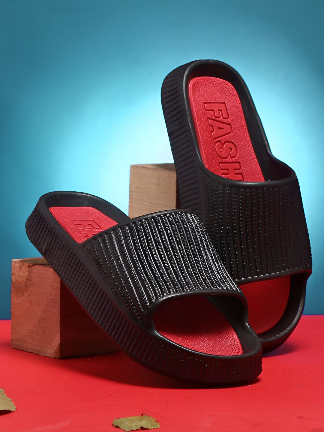 glitchez Men Self Design Sliders