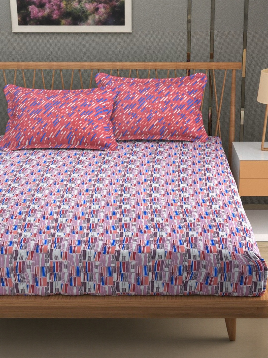 FURNOFY Multicoloured Geometric Print 130 GSM Super Fine King Bedsheet And 2 Pillow Covers