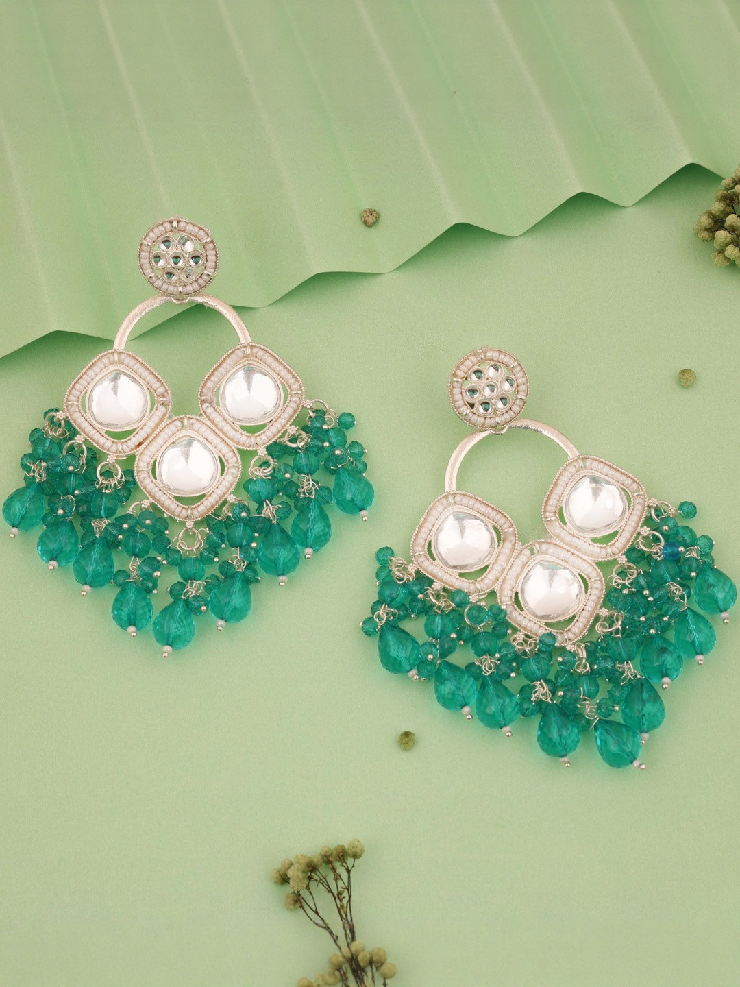 DIVASTRI Traditional Kundan Earrings