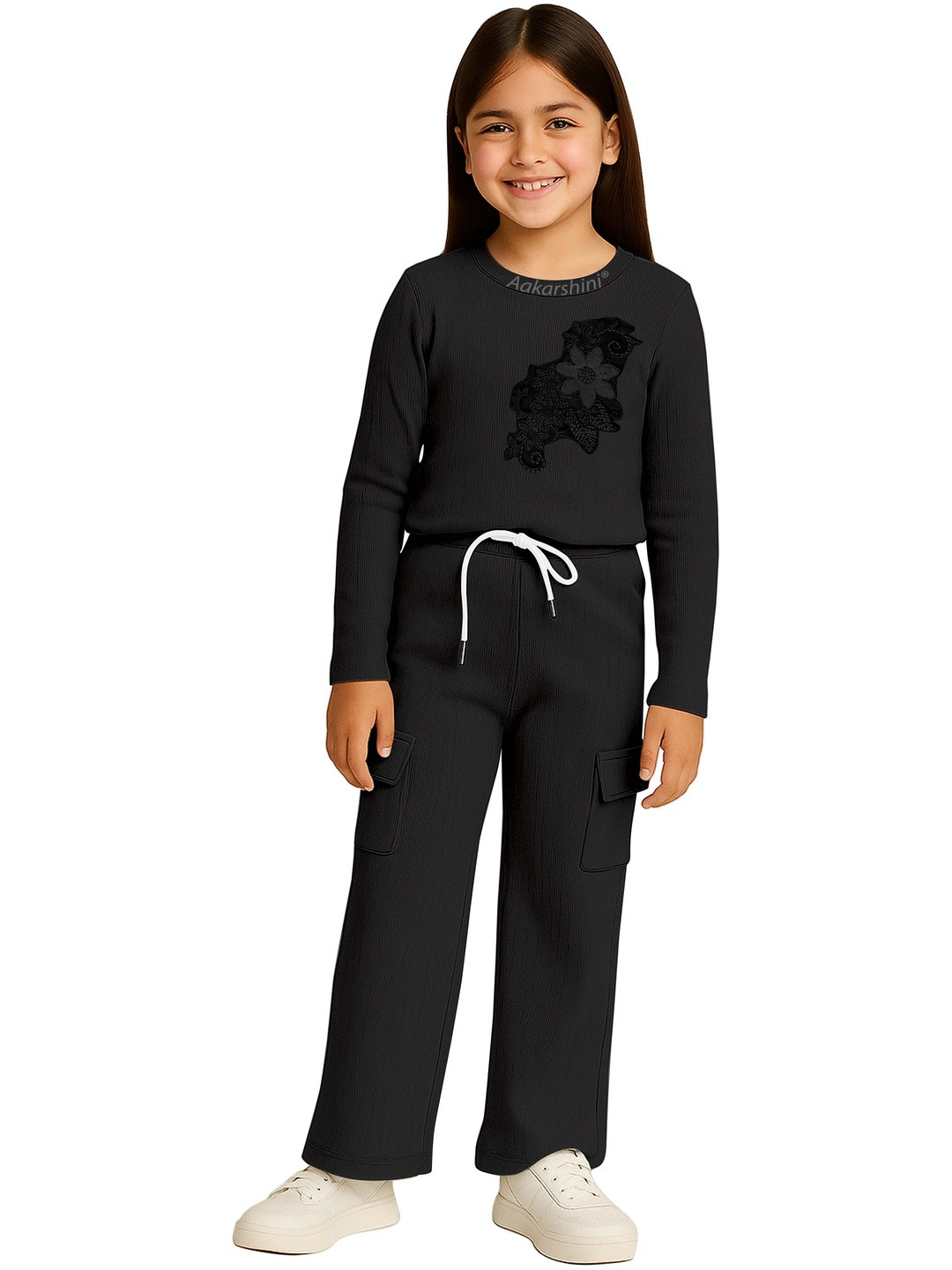 Aakarshini Girls Black Floral Embellished Round Neck Polyester T-shirt & Pyjamas
