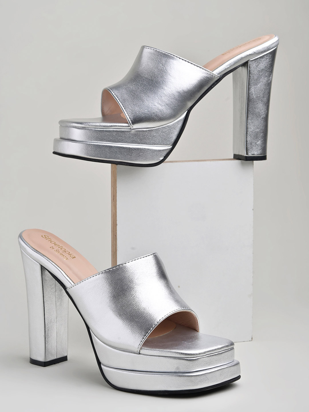 Stylestry Women Solid Metallic Block Heel Sandals