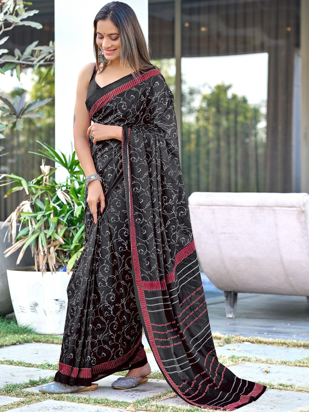Moda Rapido Women Black Pure Cotton Designer Block Print Saree