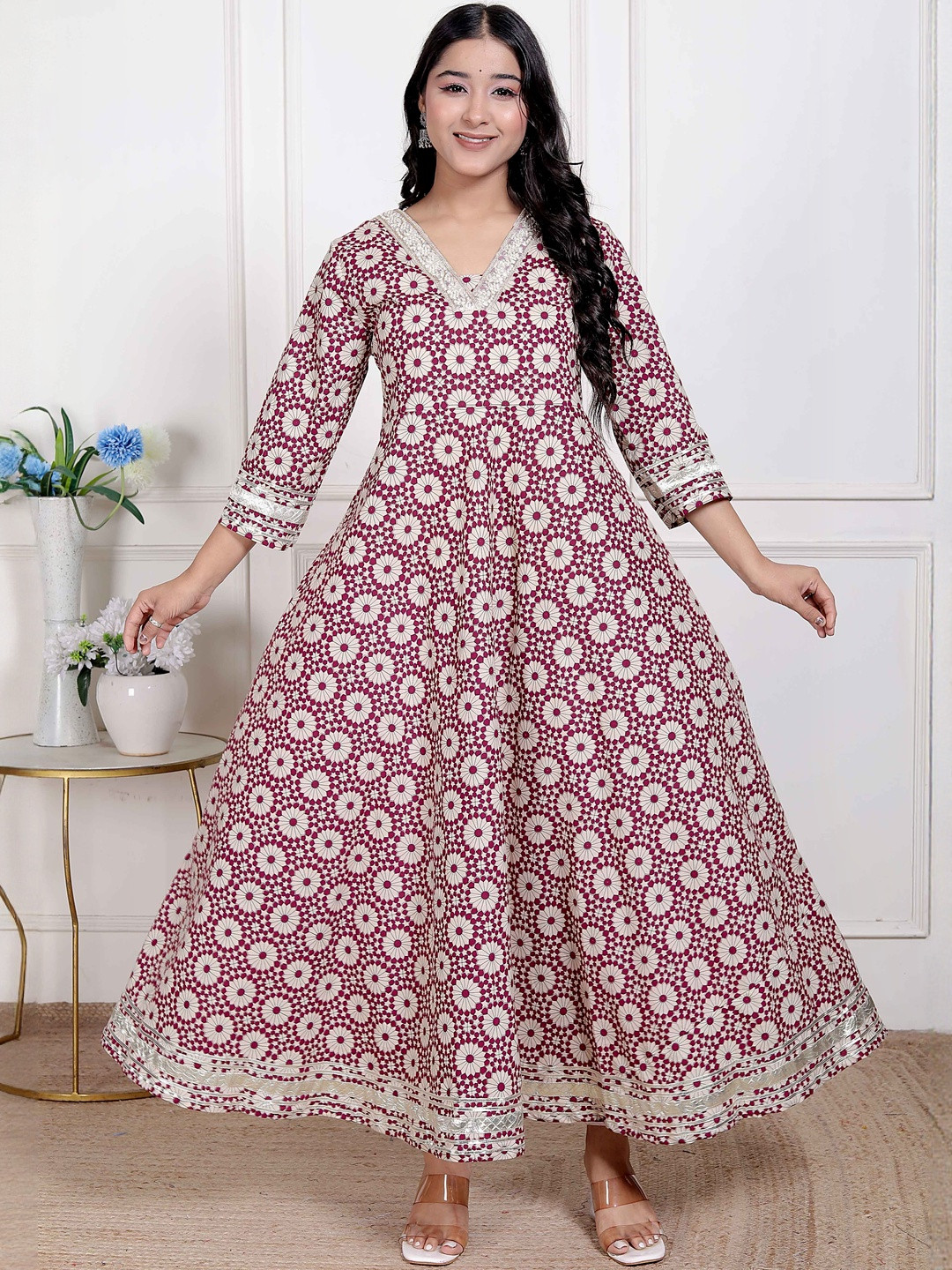 Doriyaan Women Cream Cotton Anarkali Kurtas