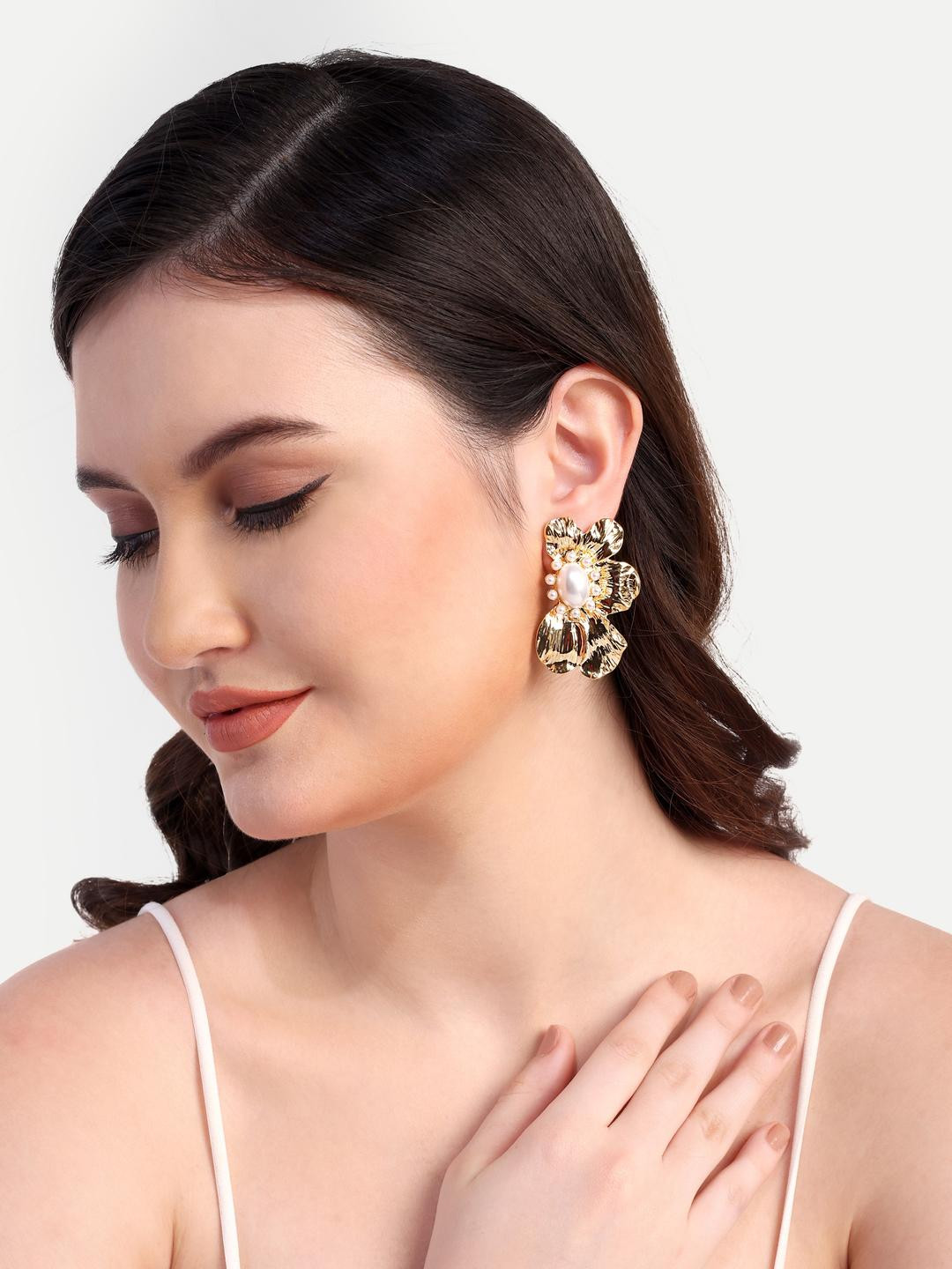 CROWN NINE Gold-Plated Copper Pearls Studs