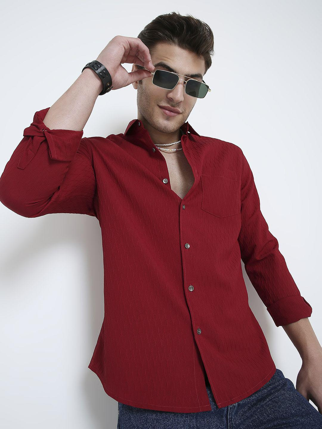 VASTRADO Classic Textured Cutaway Collar Slim Fit Cotton Casual Shirt
