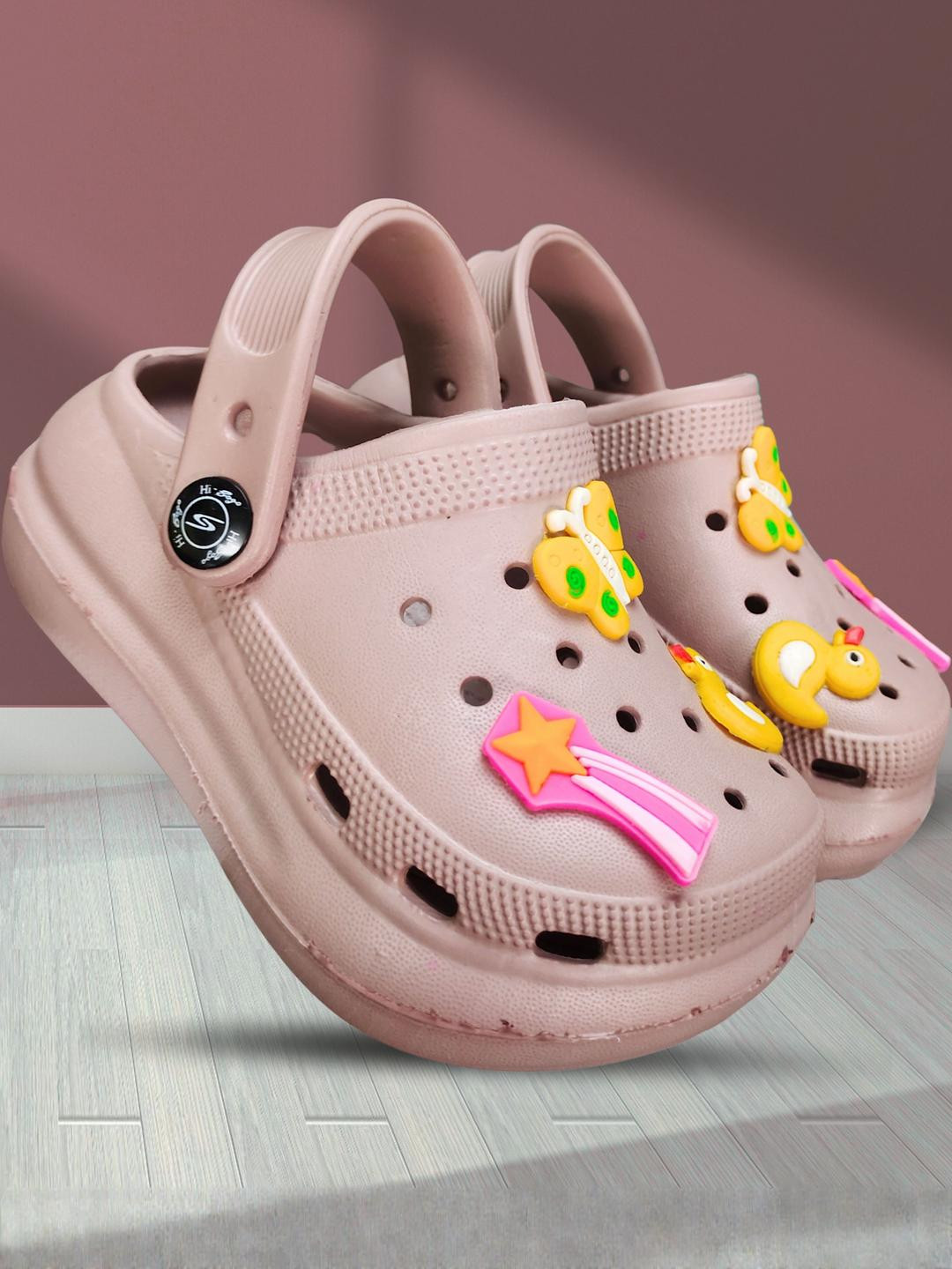 FootStation Girls Peach Clogs