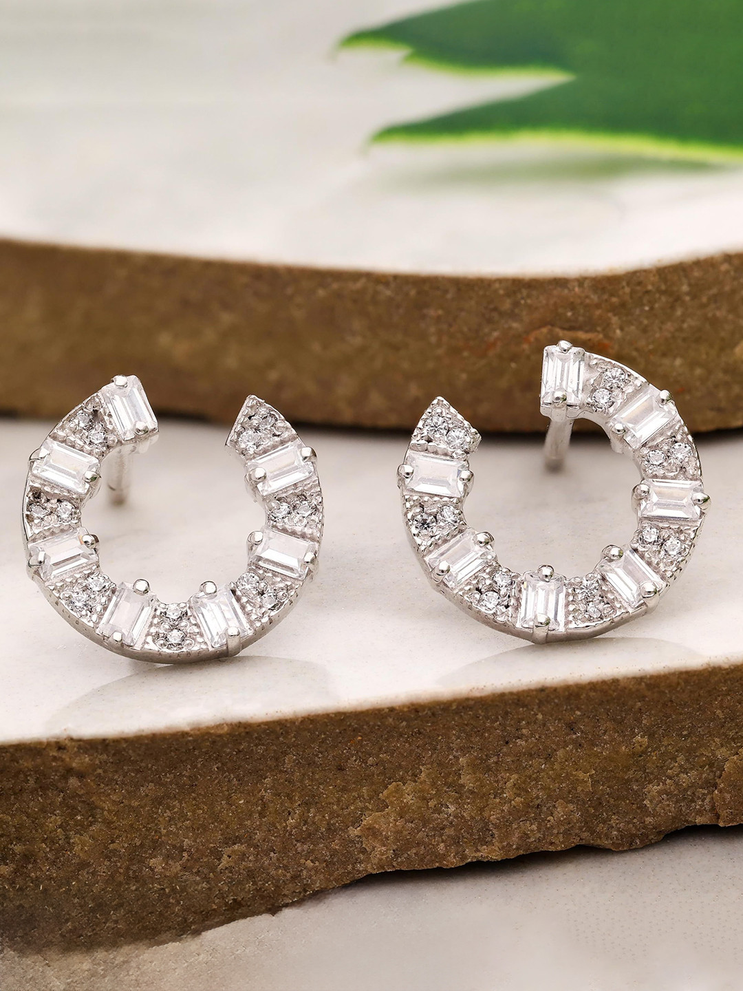 AMONROO 925 Silver Rhodium-Plated Horseshoe Shaped Cubic Zirconia Studded Studs Earrings