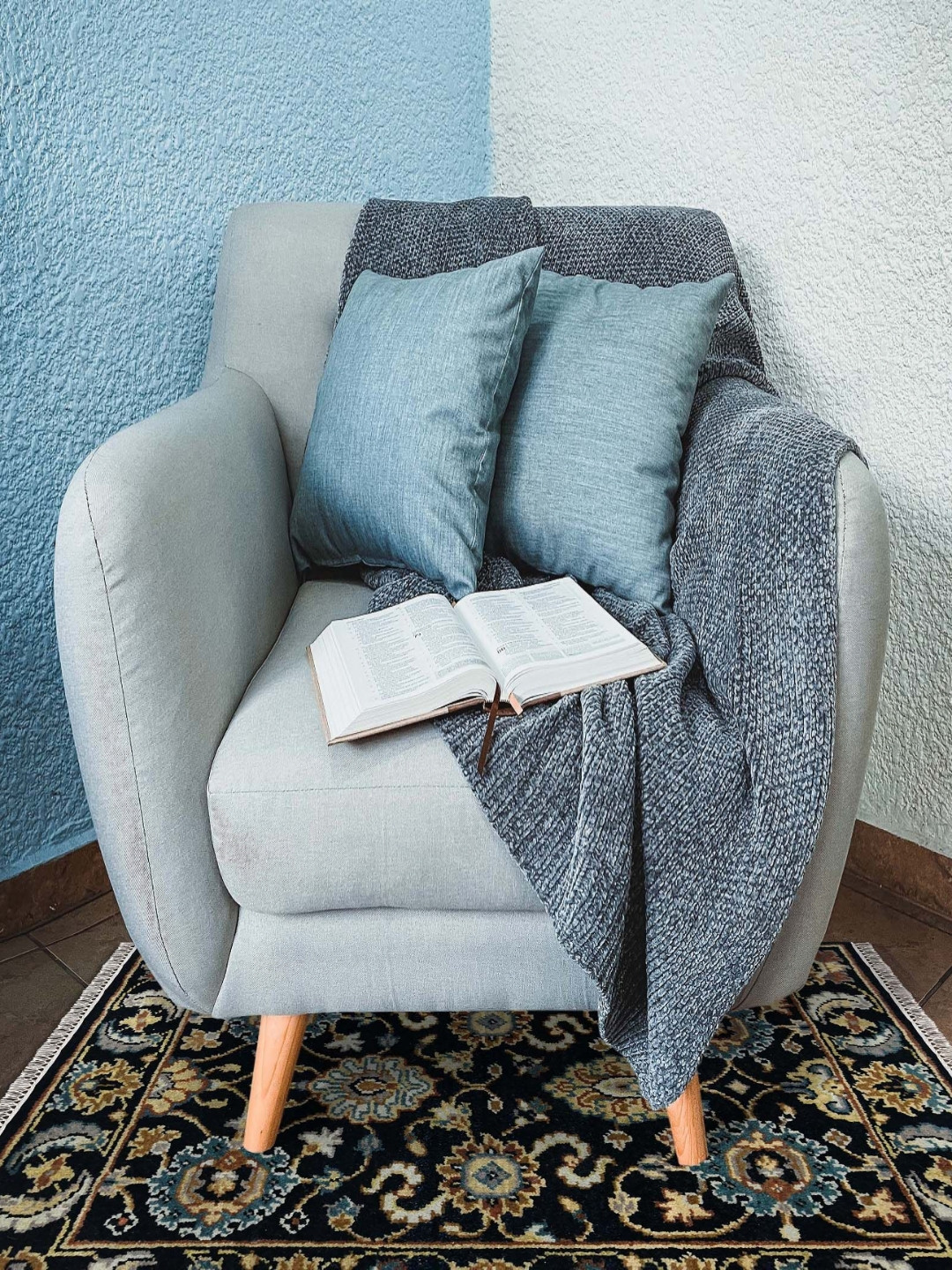 saraswatii global Luxor Classic Blue & Brown Printed Woollen Anti-Skid Carpet