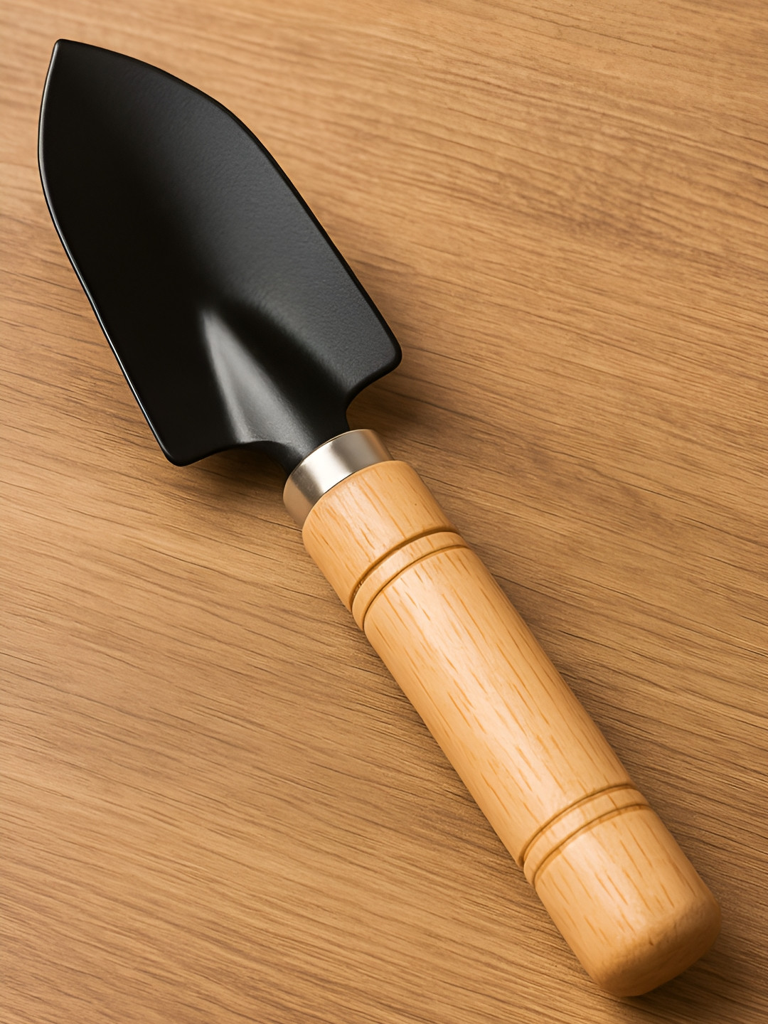 ecofynd Black & Brown Gardening Hand Trowel With Wooden