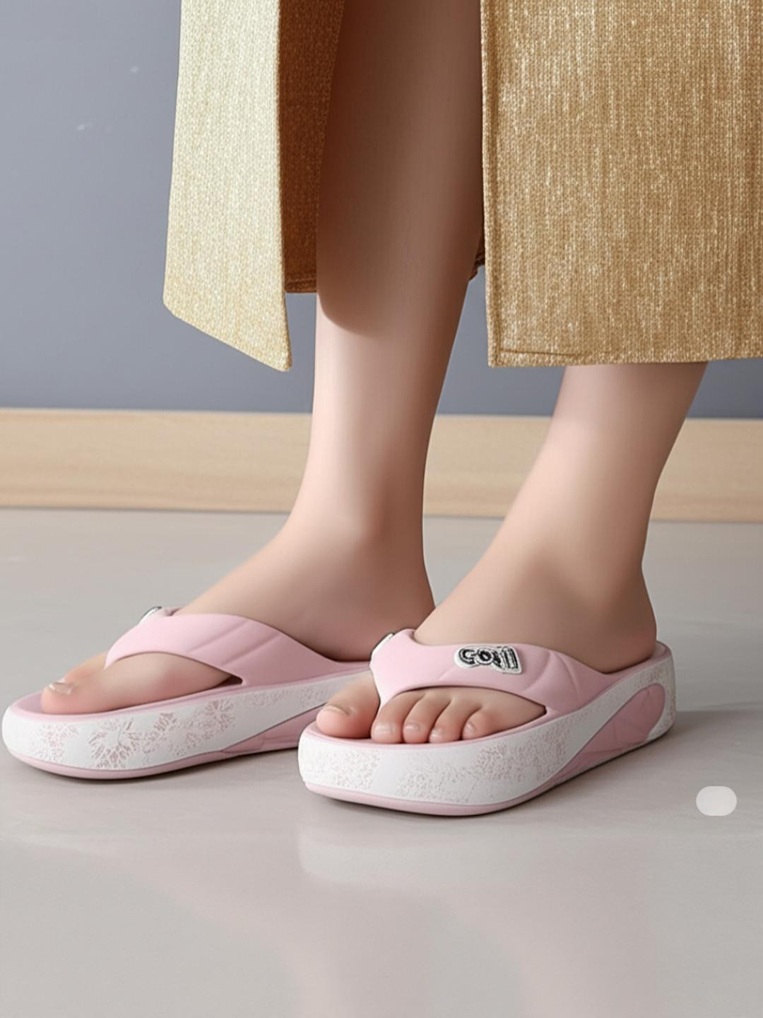 VINTEX Women Pink Rubber Clogs
