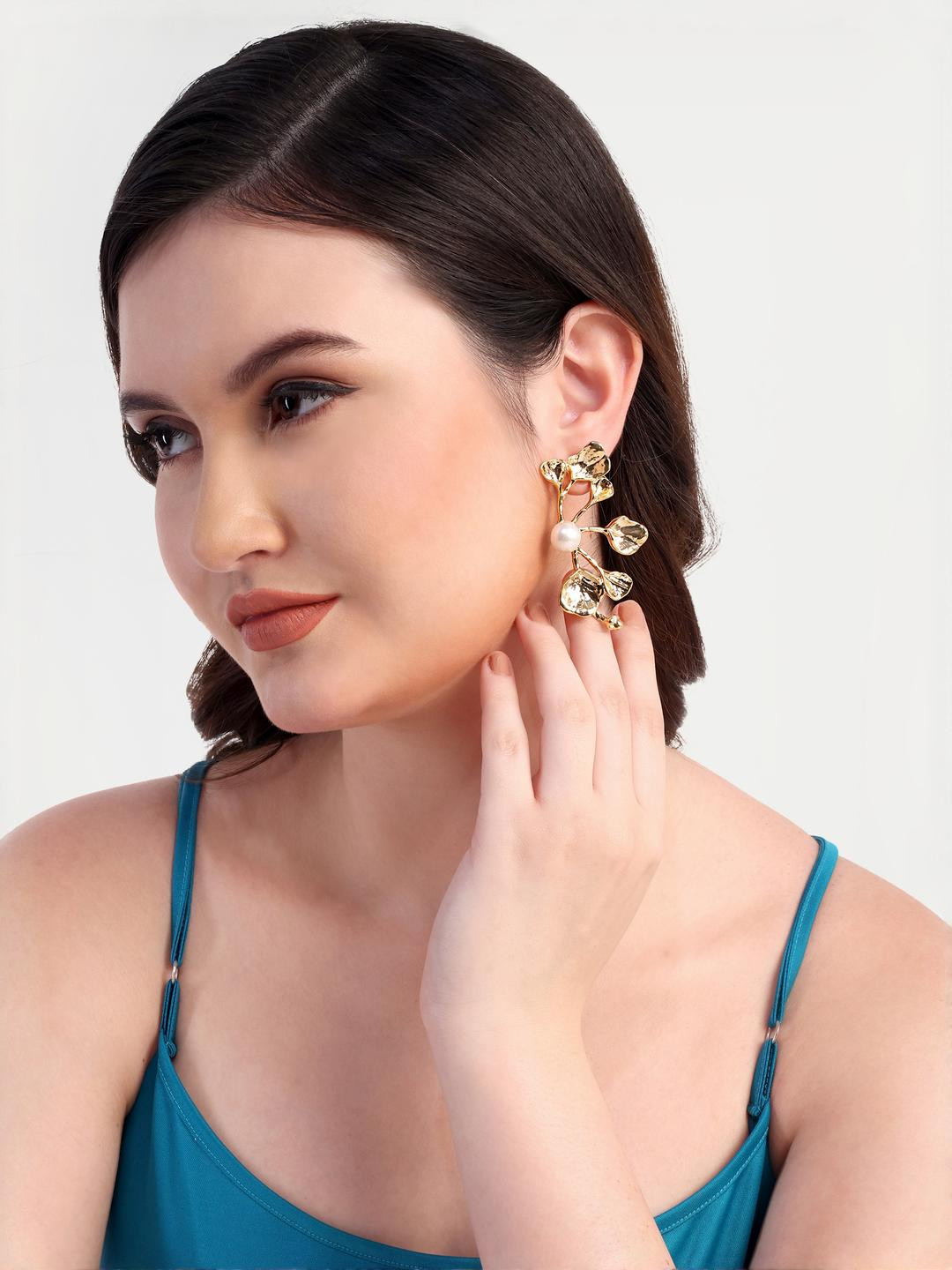 CROWN NINE Gold-Plated Copper Pearls Studs