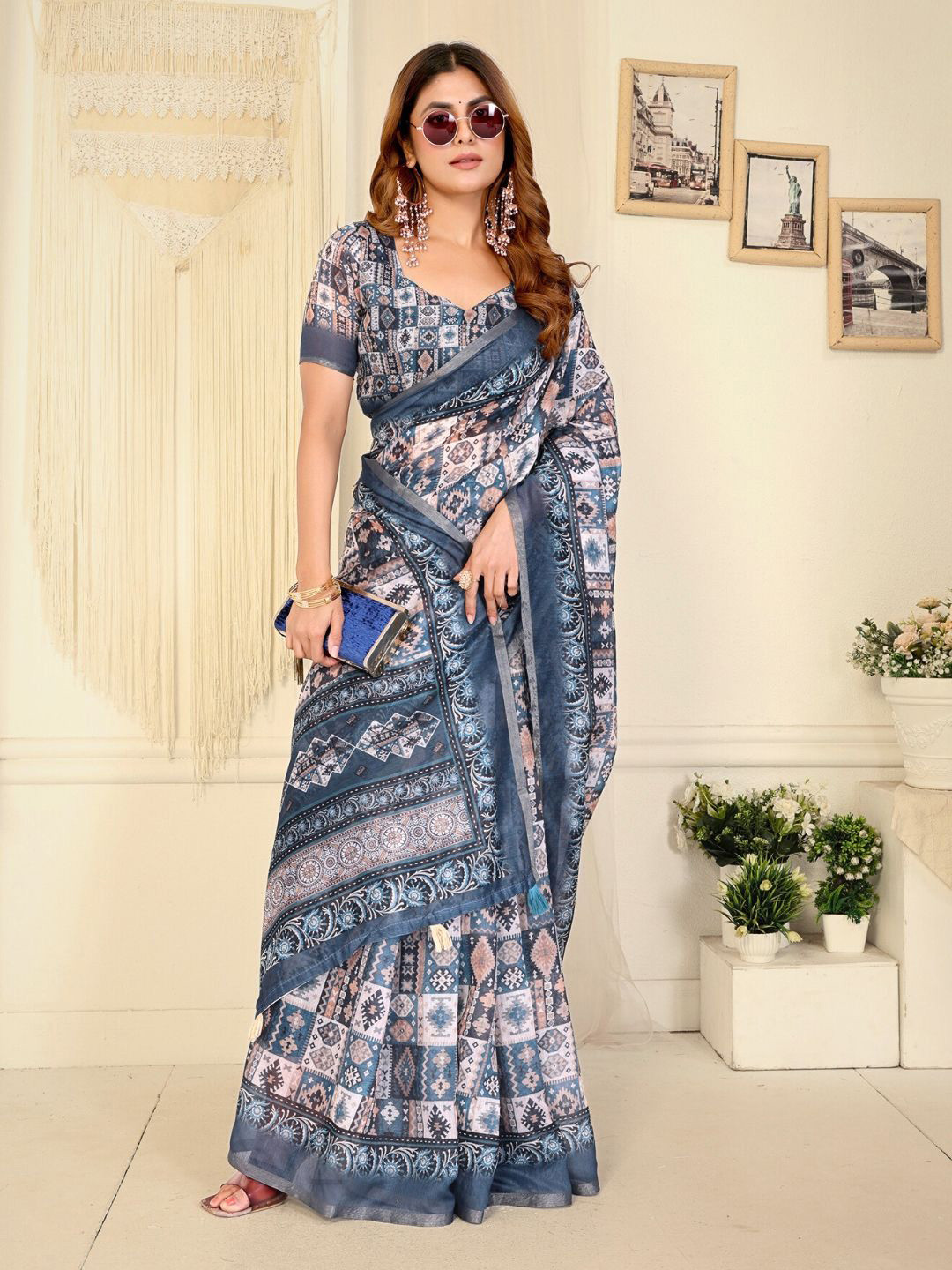 MORDEN MUSE Women Batik Printed Saree