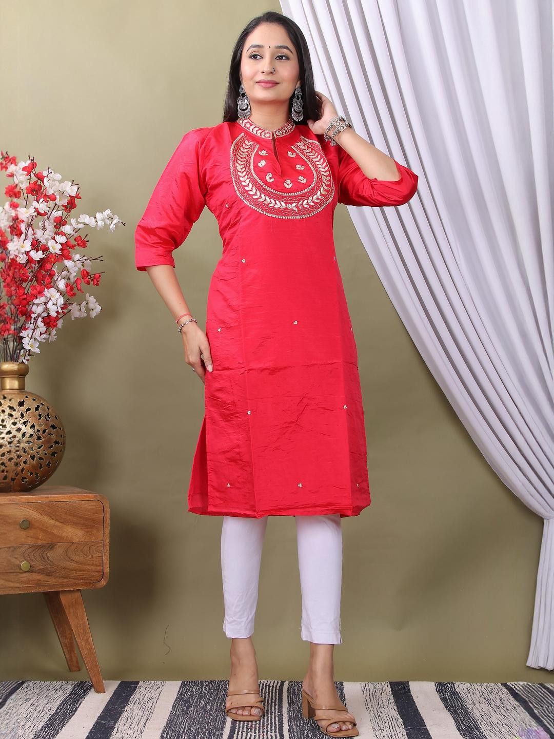 Vvlpf Women Red Embroidered Kurta