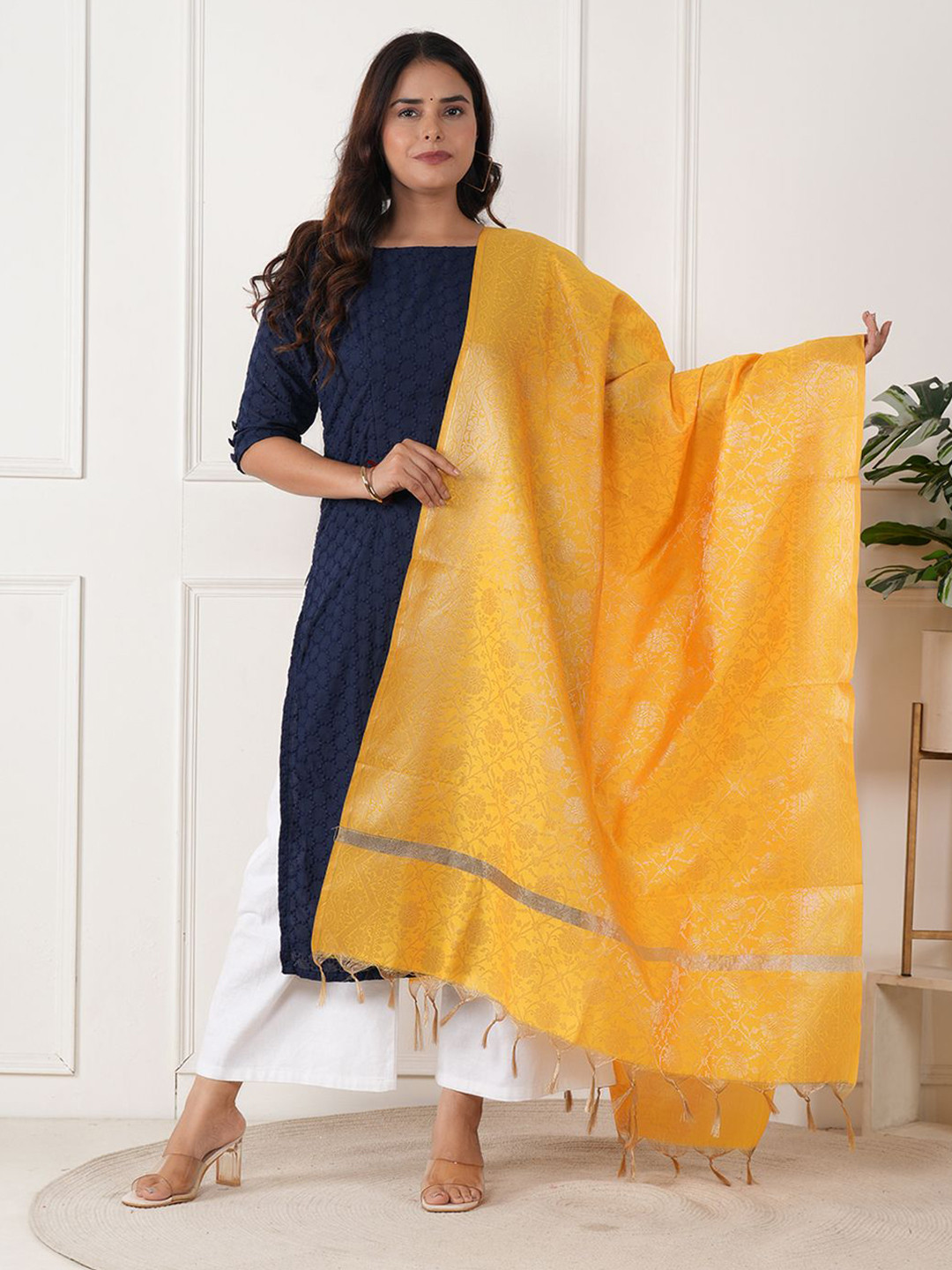 ZOOMBIE Floral Woven Design Dupatta