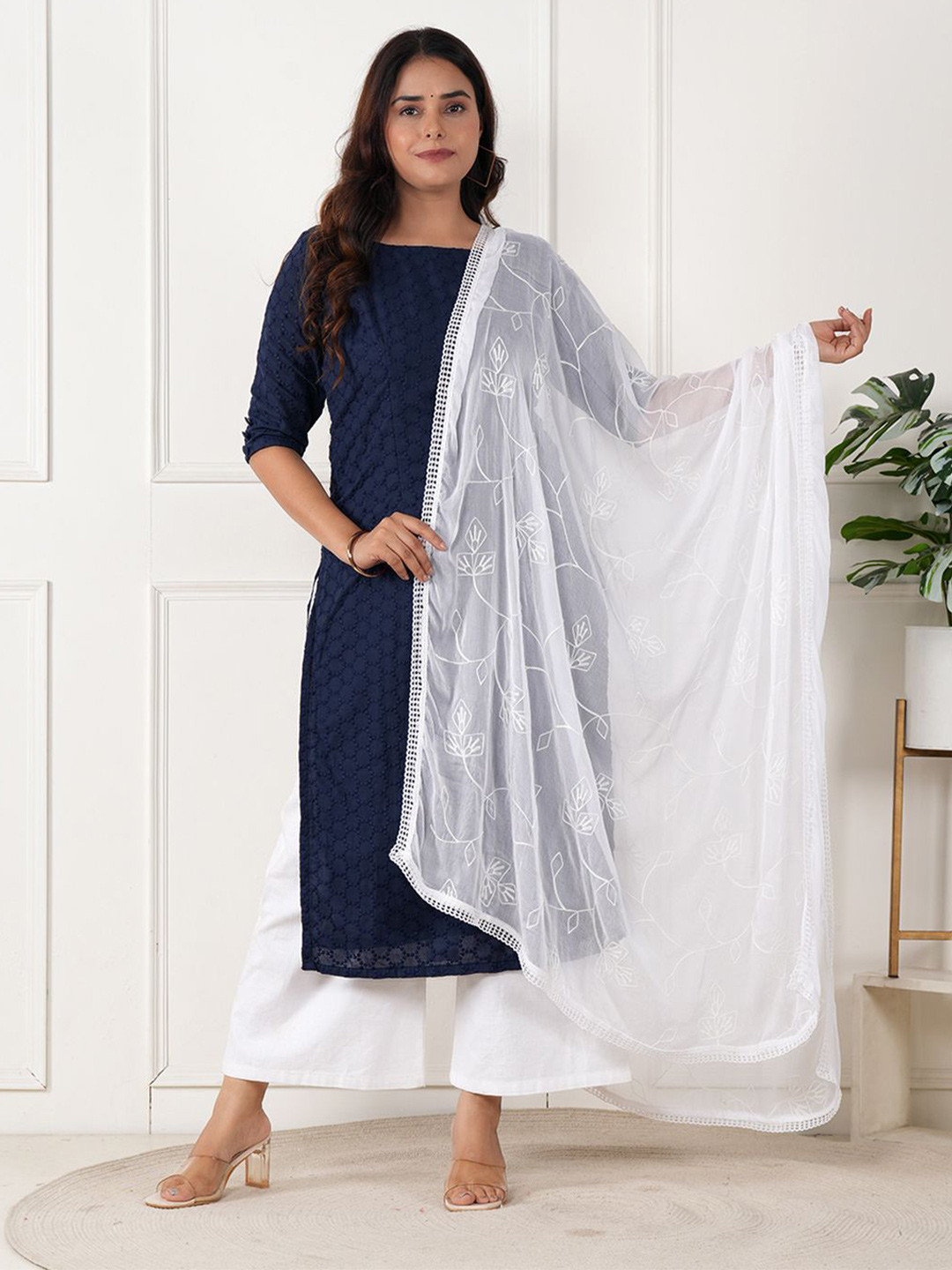 ZOOMBIE Floral Embroidered Net Dupatta