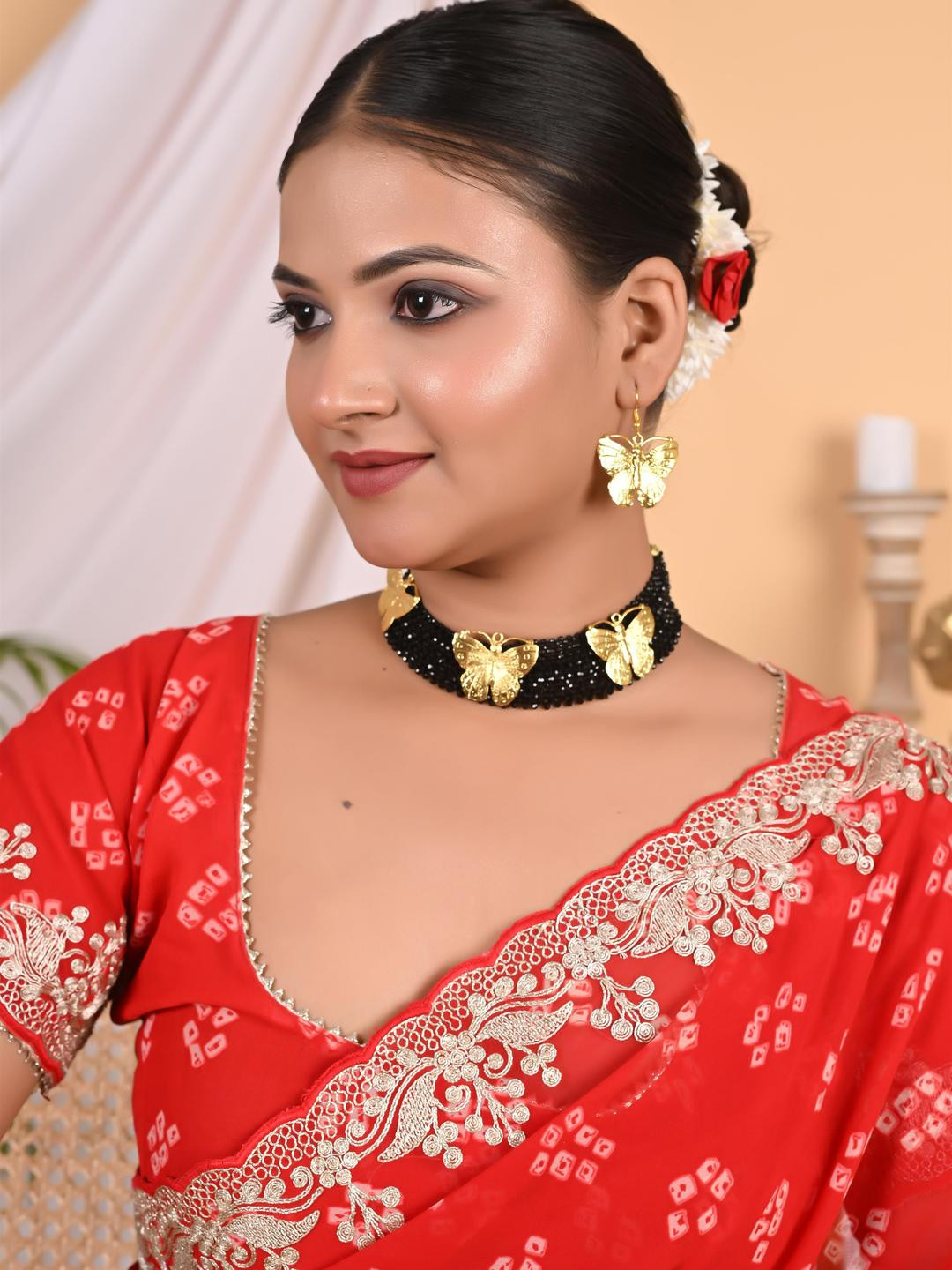 Tanusha Jewels Women Black And Gold-Plated With Artificial Beads Jewellery Set