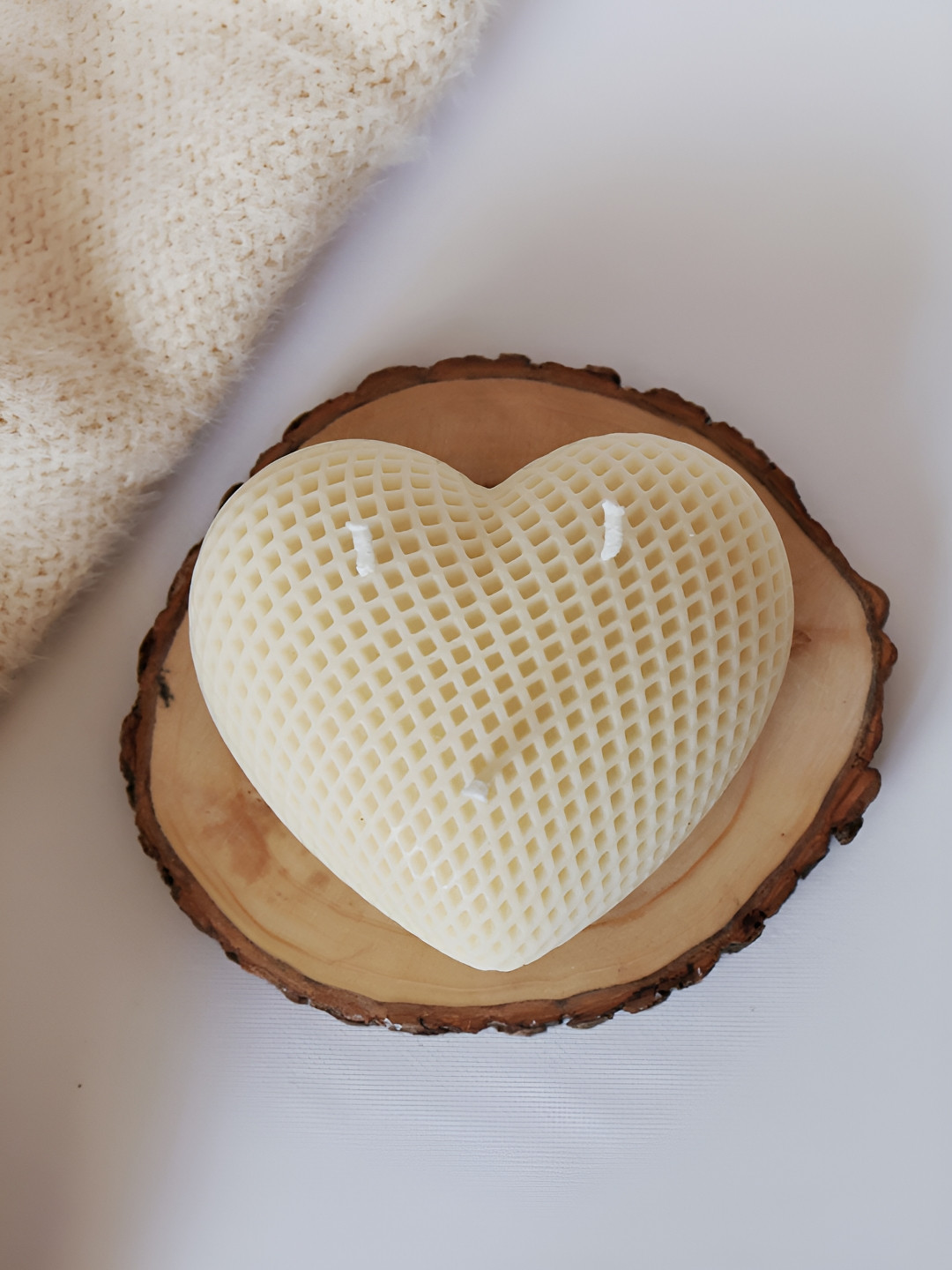 ENCEBIENCE Scented Large Knit Heart Candle - Cafe Mocha