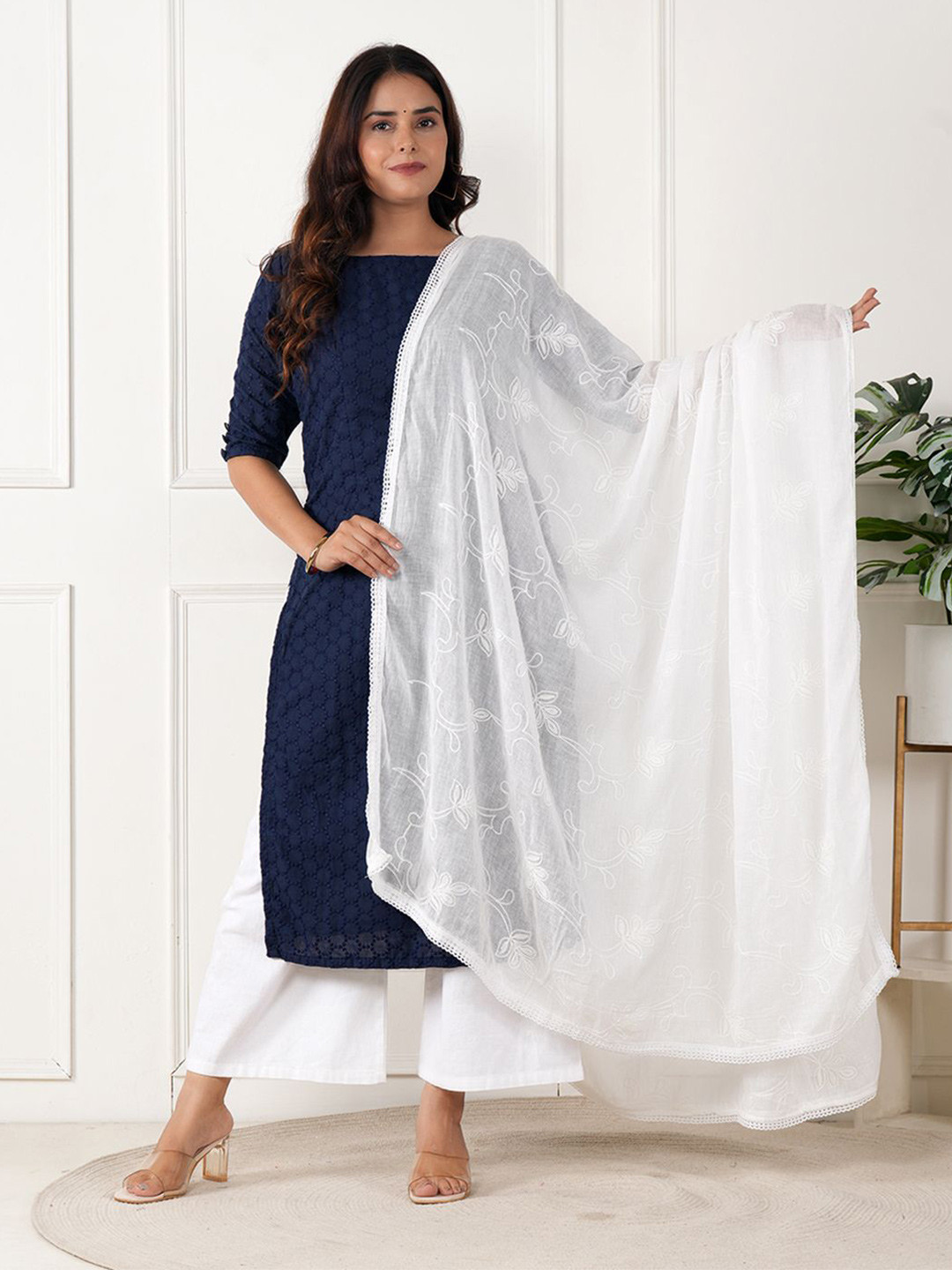 ZOOMBIE Floral Embroidered Dupatta