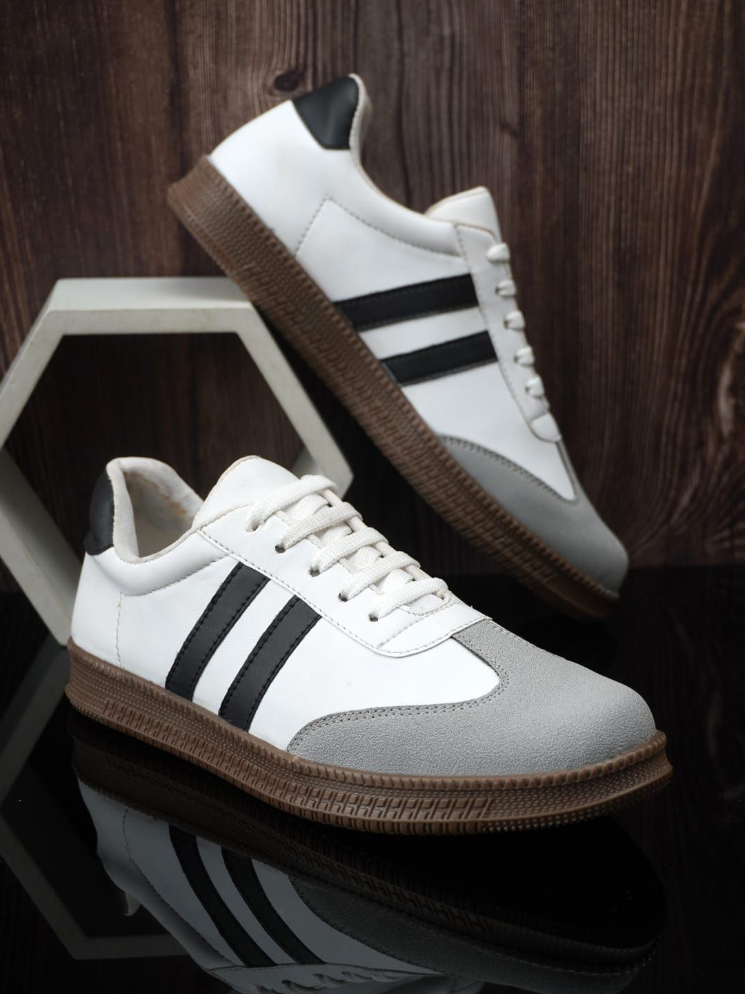 Umax shoes Men Colourblocked Lace-Up Sneakers