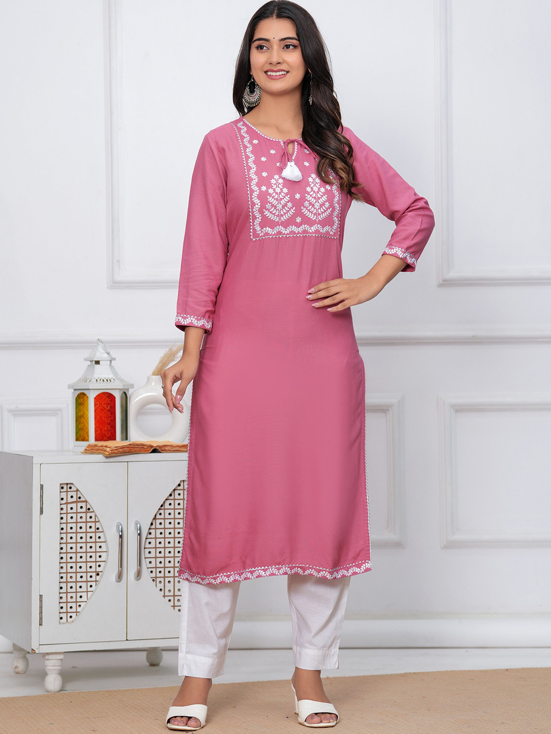 Gvastra Floral Embroidered A-Line Thread Work Kurta