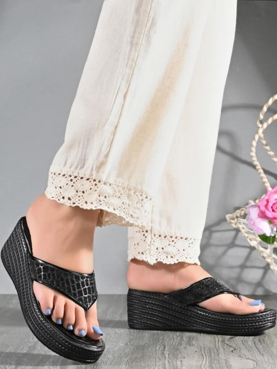 Shozie Women Black Woven Design T-Strap Flats