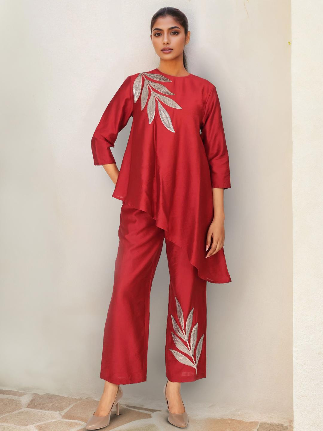 Dora Dori Embroidered Round Neck Chanderi Tunic & Trousers