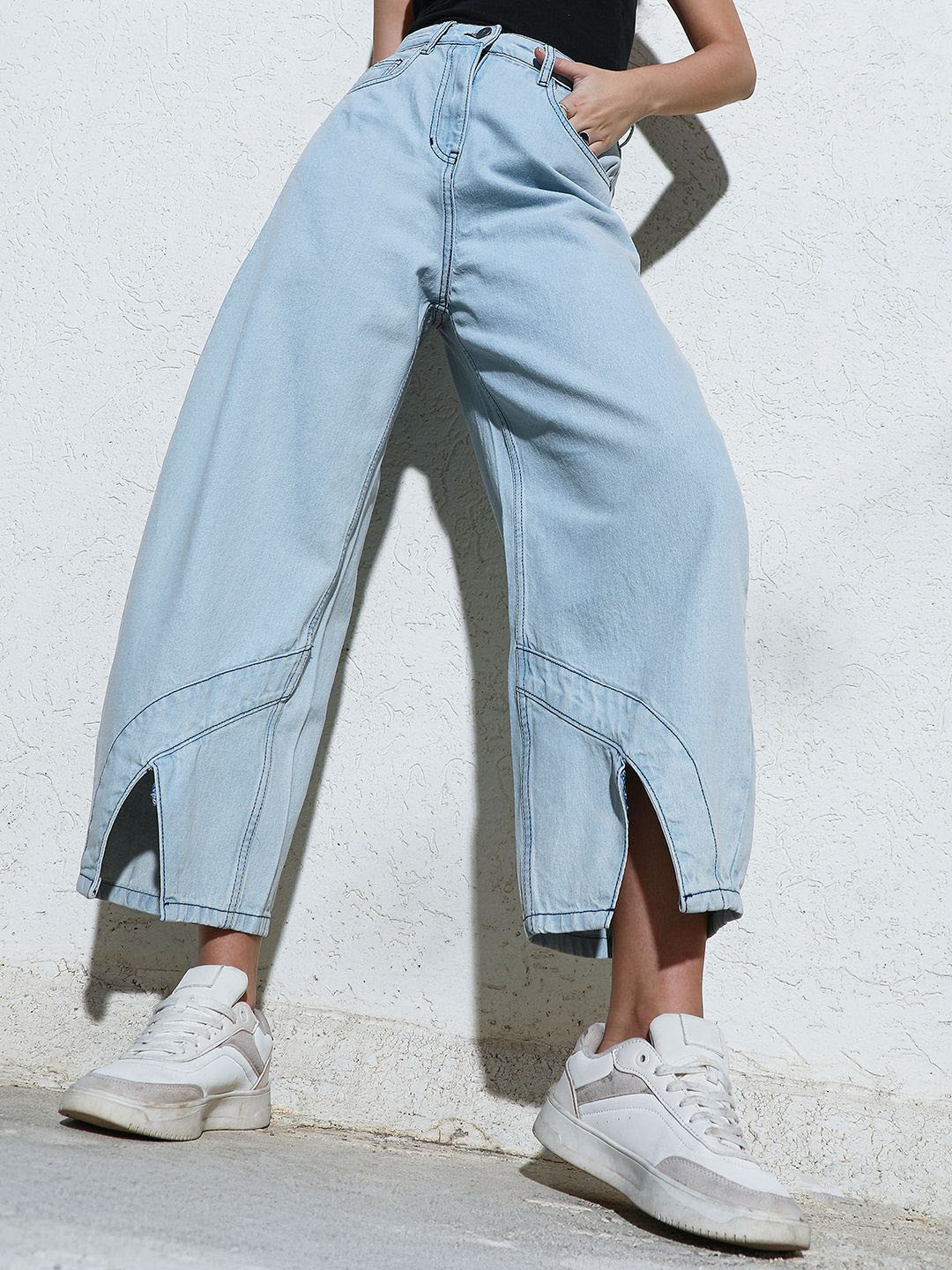 Campus Sutra Women Comfort Relaxed Fit High-Rise Stretchable Cotton Barrel Denim Jeans