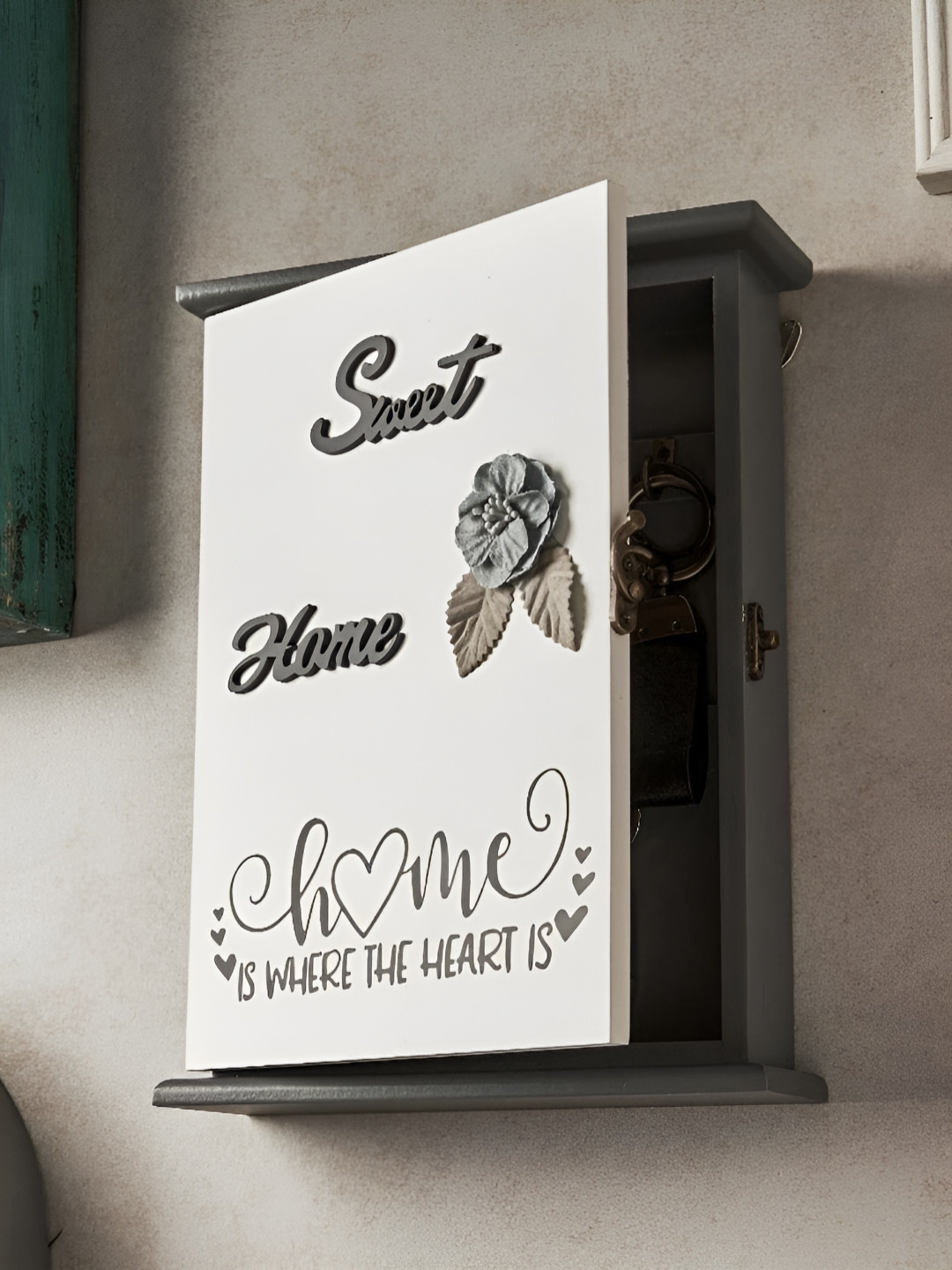 eazy wagon Beige & White Home Is Where The Heart Is 5-Hooks Key Box Wall Hanging