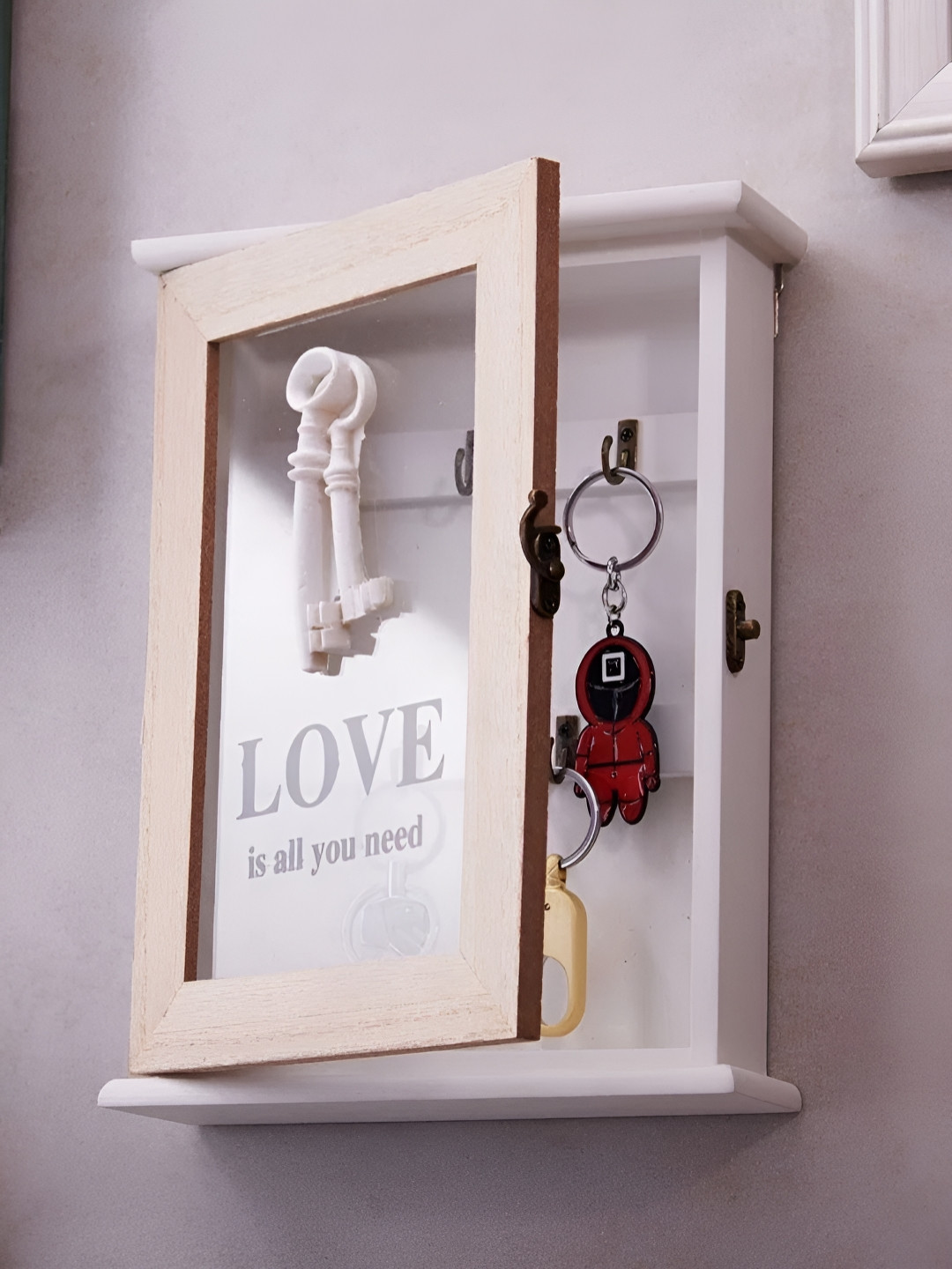 eazy wagon Beige & Black Love Is All You Need Printed Key Box Holders