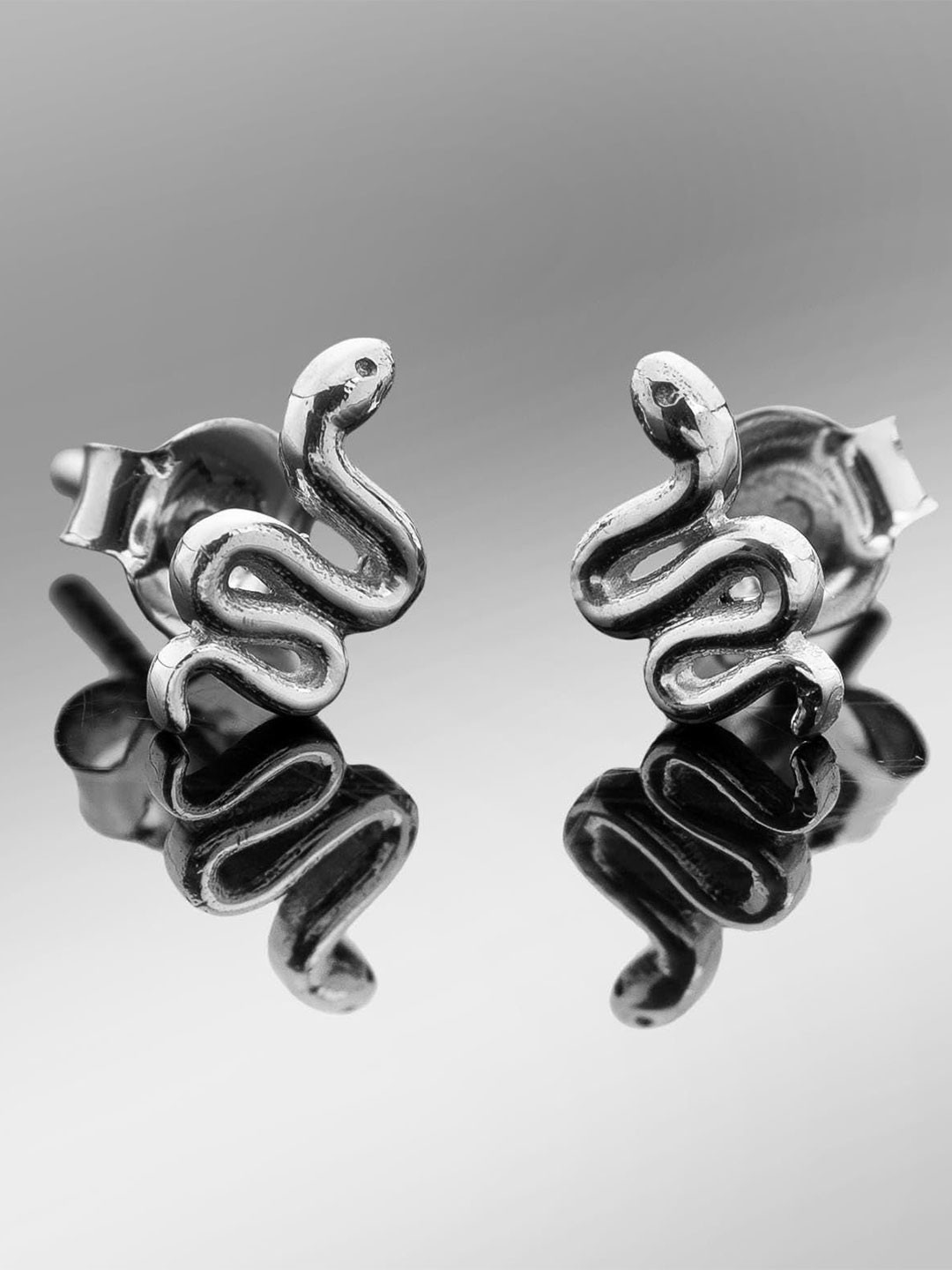 AMONROO 925 Sliver Rhodium-Plated Animal Shaped Studs Earrings