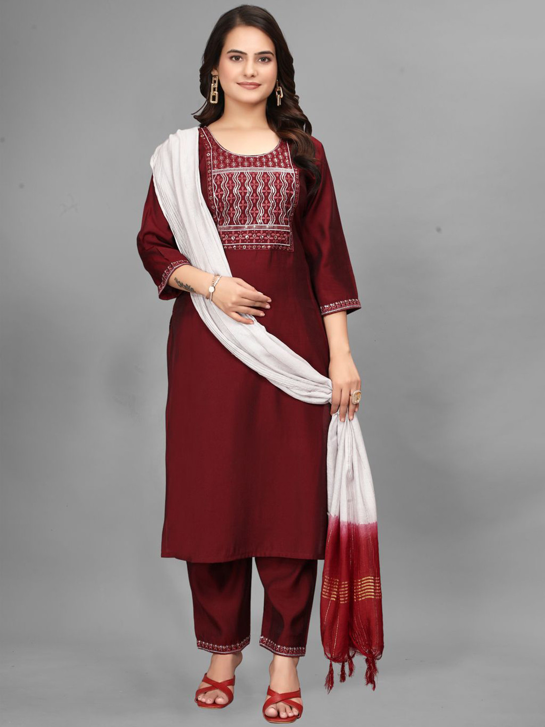 Panihari creation Women Embroidered Regular Thread Work Kurta with Trousers & Dupatta