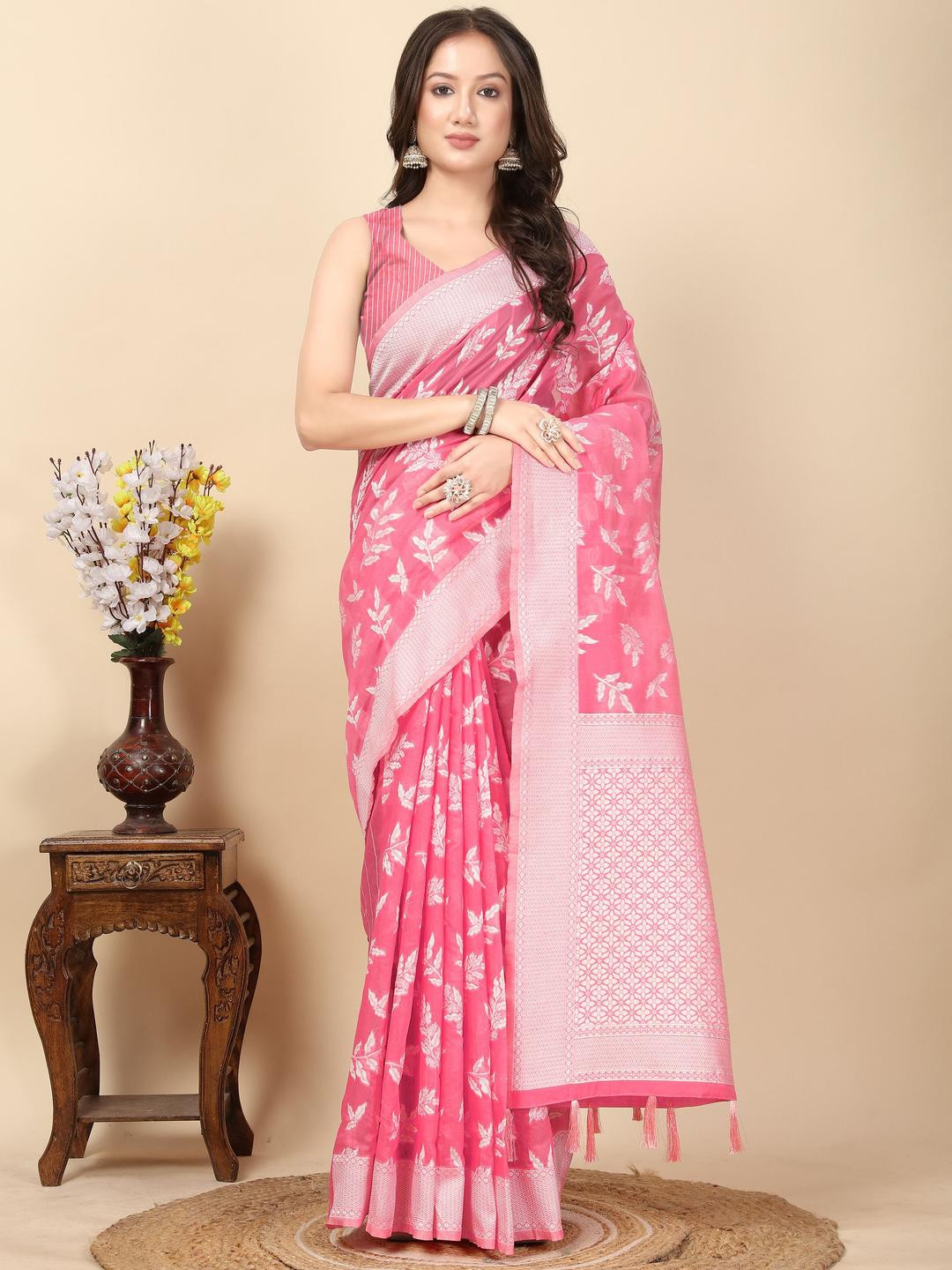 SSHAGUN LIFESTYLE Floral Printed Banarasi Art Silk Jacquard Saree