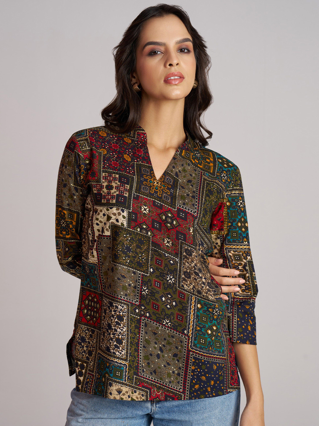 The Cloth Crow Women Ethnic Motifs Printed V-Neck Straight Top