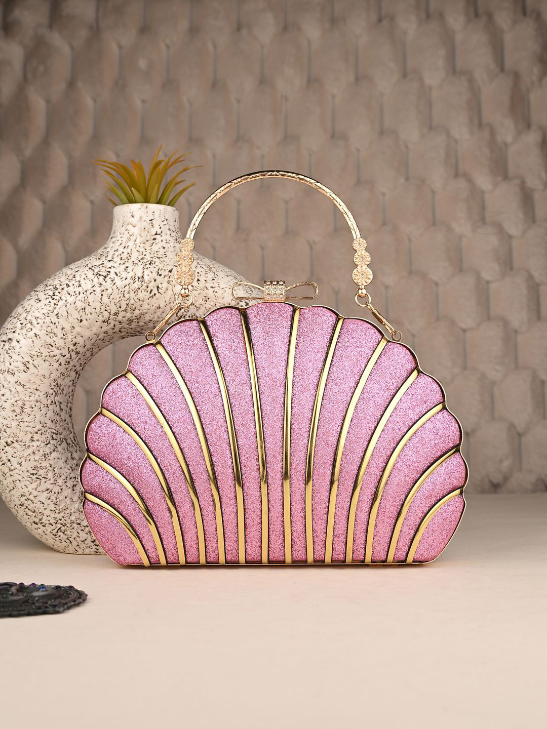 Toobacraft Shell Shaped Envelope Clutch