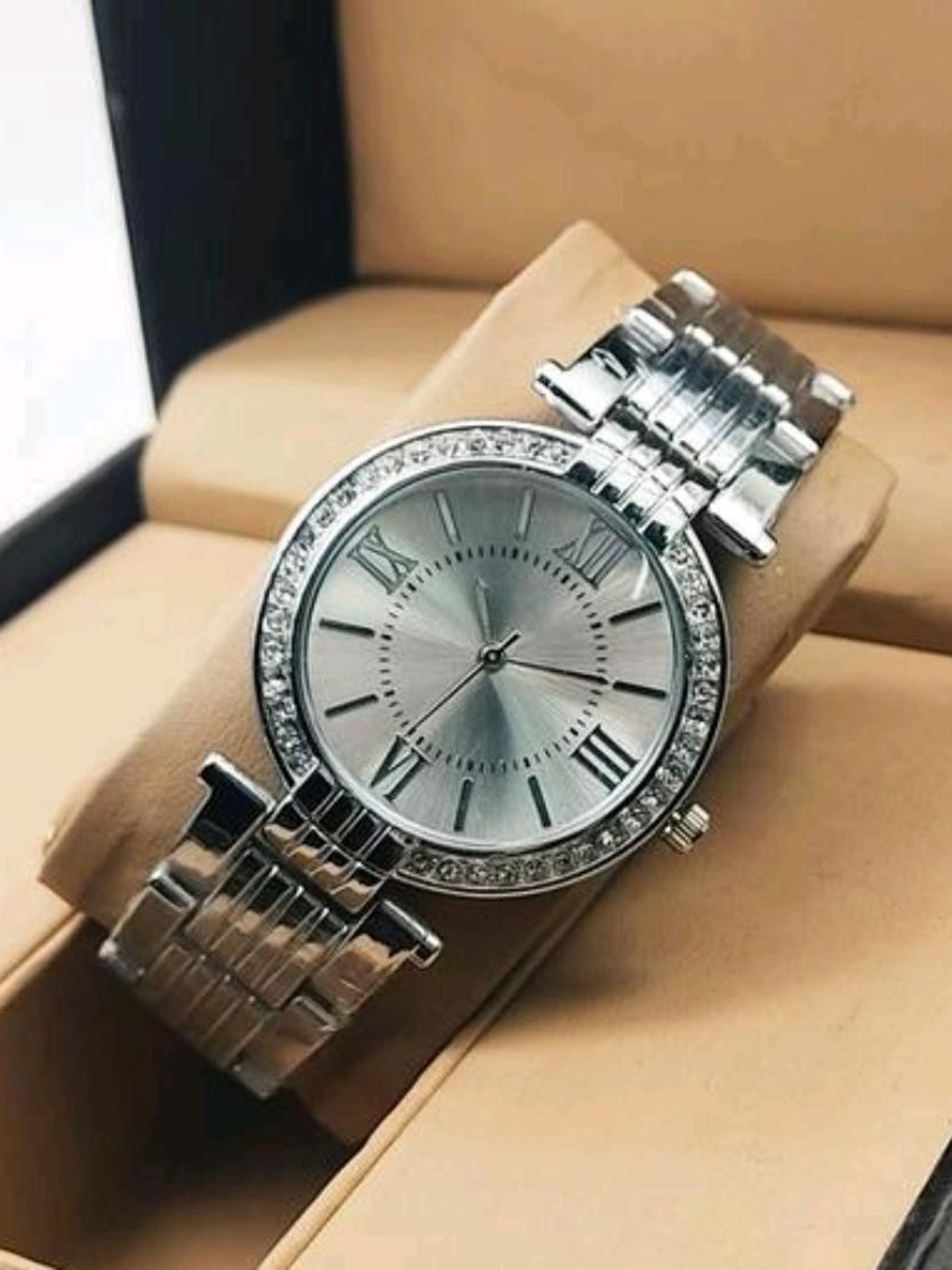 Miss Perfect Women Round Dial & Bracelet Style Straps Analogue Watch Aki32