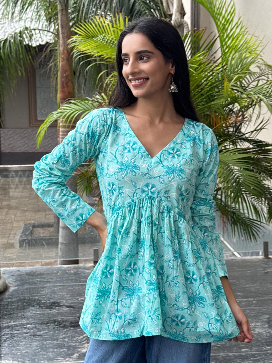 DEASHA INDIA Women Naimisha Floral Printed V-Neck Pure Cotton Kurti