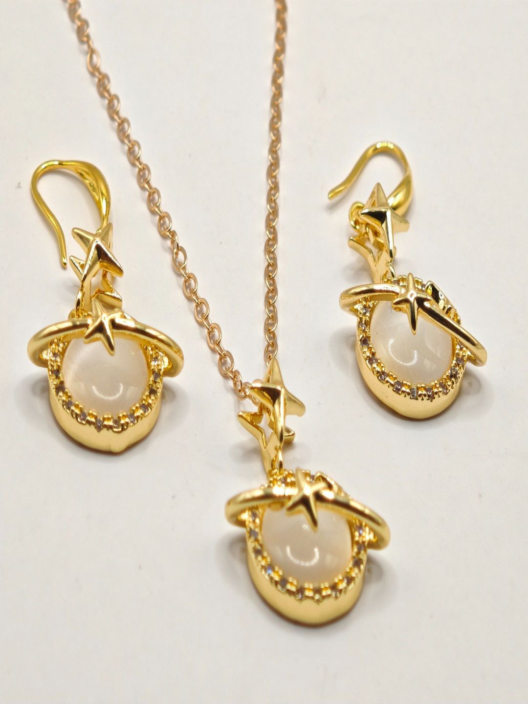 SAPRAA TRENDS Anti Tarnish Gold-Plated American Diamond Studded Jewellery Set