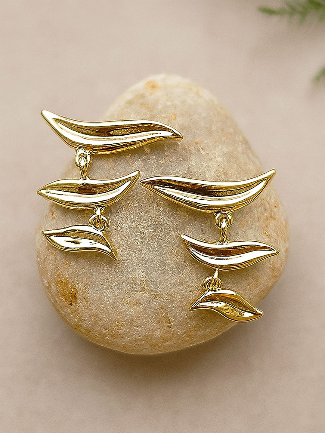 Bohey by KARATCART Gold Plated Elegant Textured Contemporary Drop Earrings