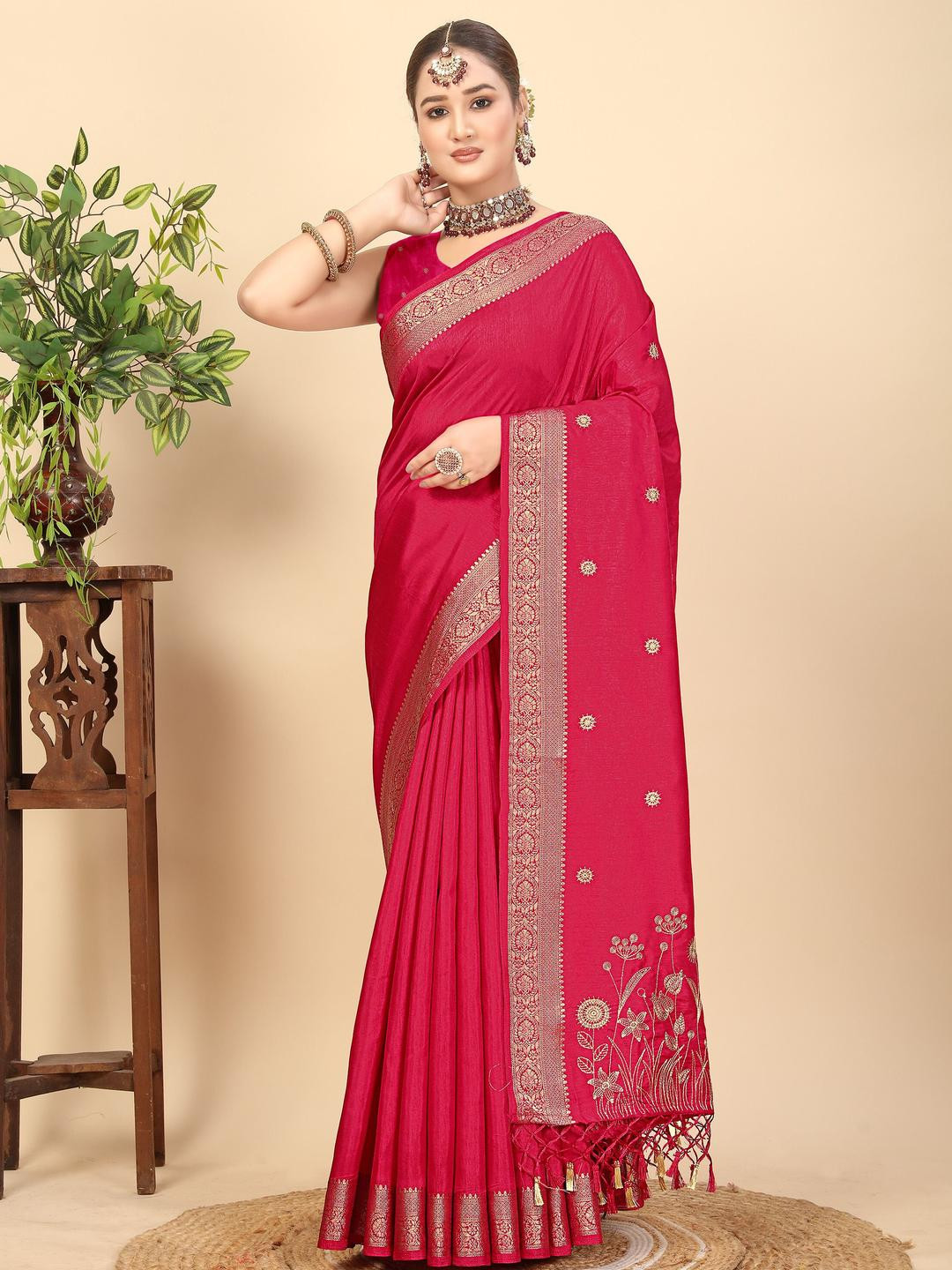 SSHAGUN LIFESTYLE Woven Design Zari Saree with Blouse Piece