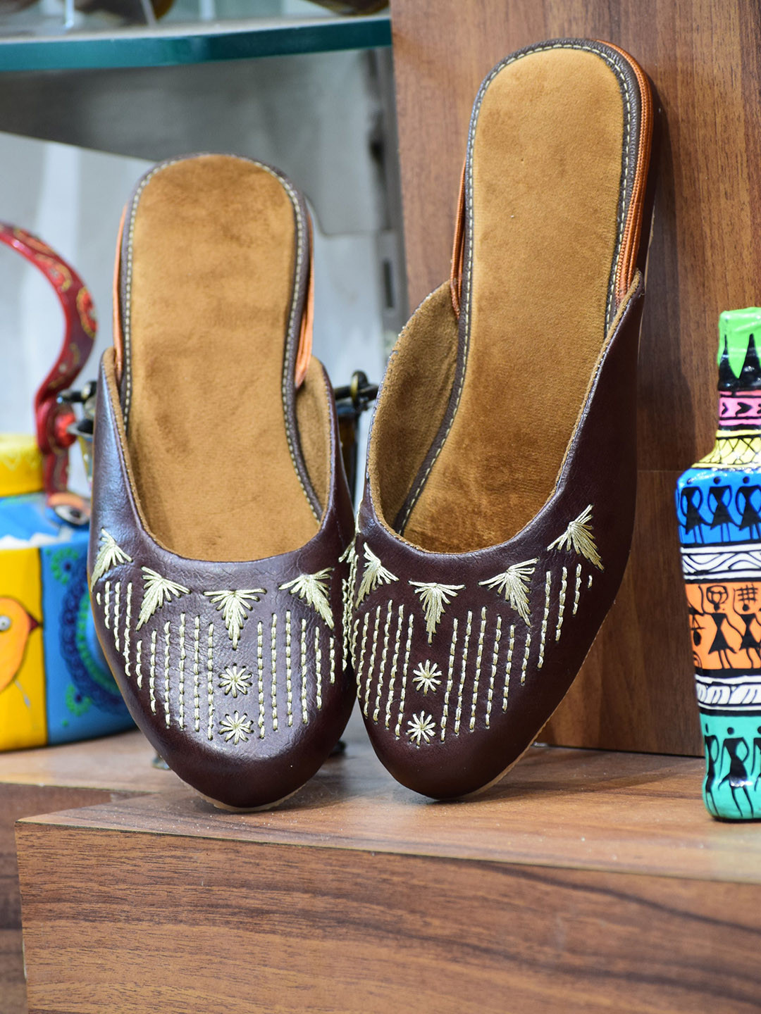 JUTTIESMAKER Coffee zari tapper flat