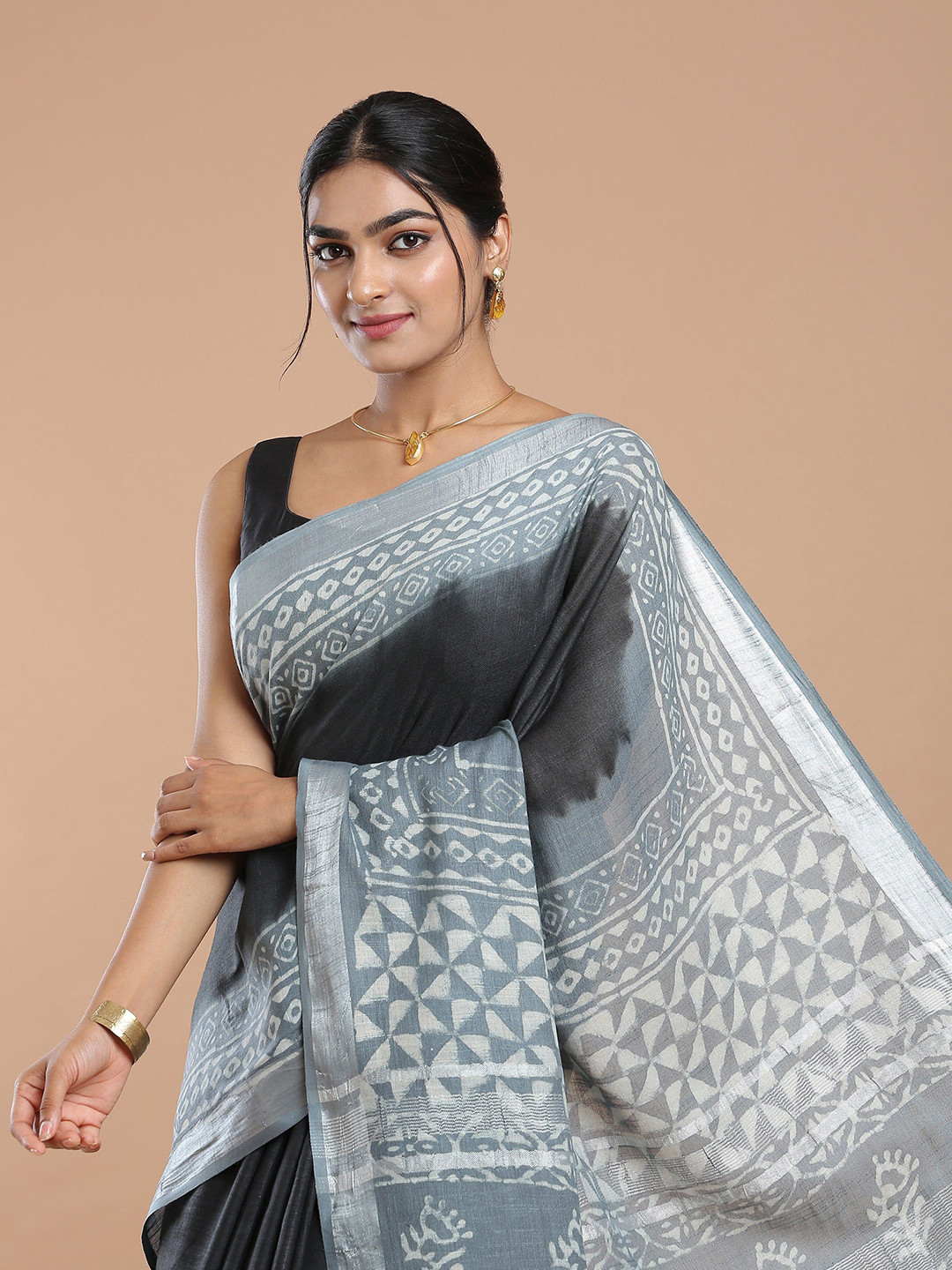 Niska Solid Pure Cotton Dabu Saree