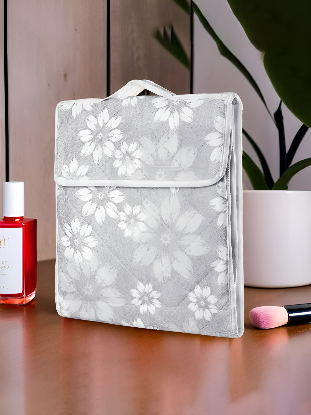 Aura Grey & White Printed 15 Pocket Makeup Organiser