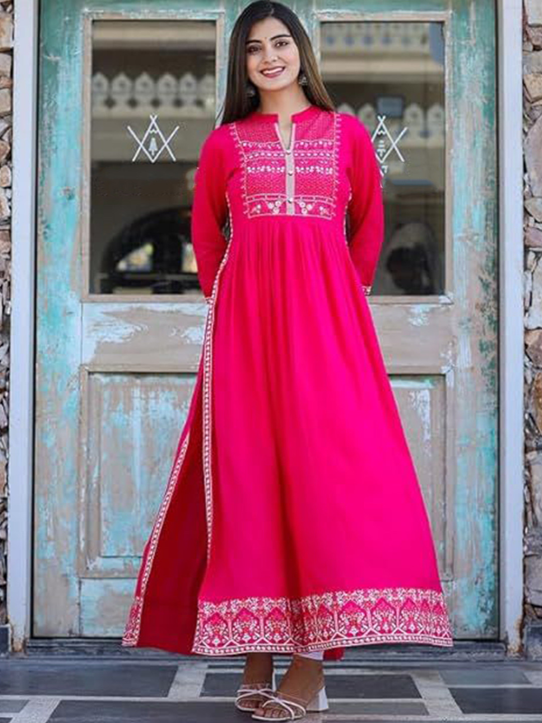 SYMPLE Women Woven Design Embroidered Festive Straight Kurta