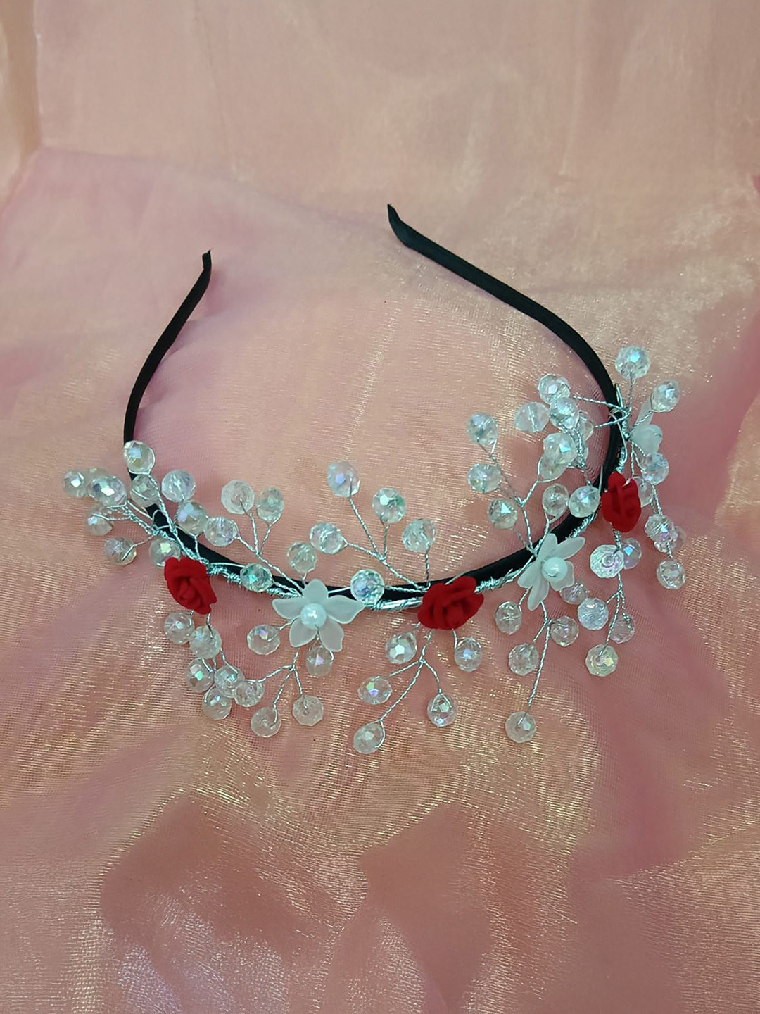 Bhoomi motitiara Women Embellished Beads Hairband With Applique details