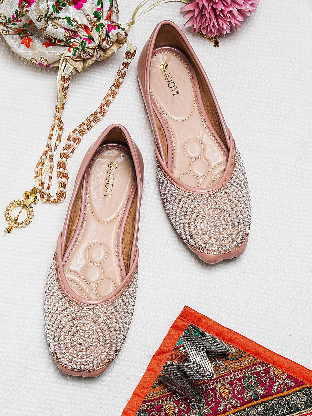 JodyHub Women Embellished Mojaris Flat With Beaded