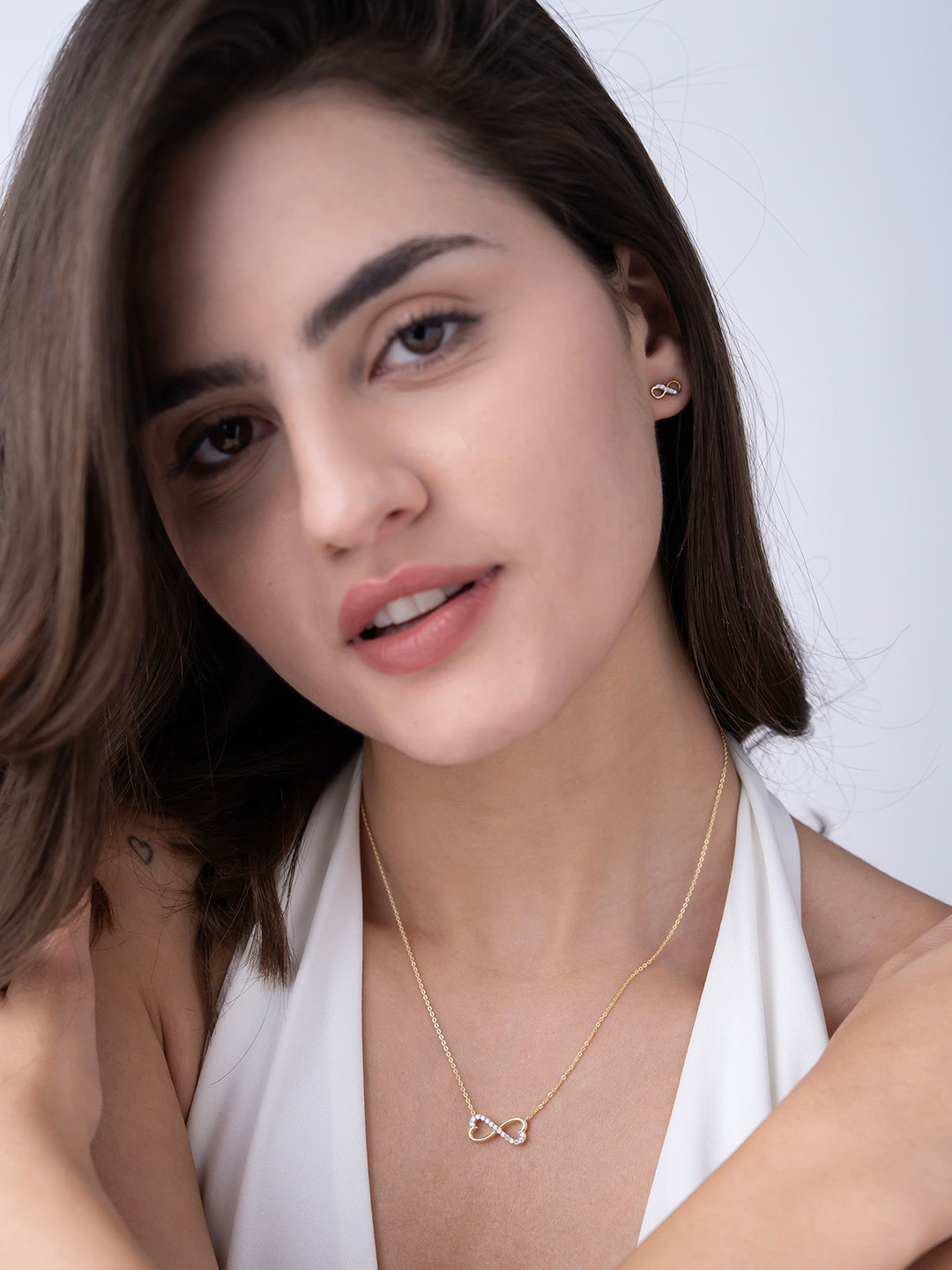 KYMEE 18K Gold Vermeil Stone Studded Vermeil Infinity Heart Shaped Chain